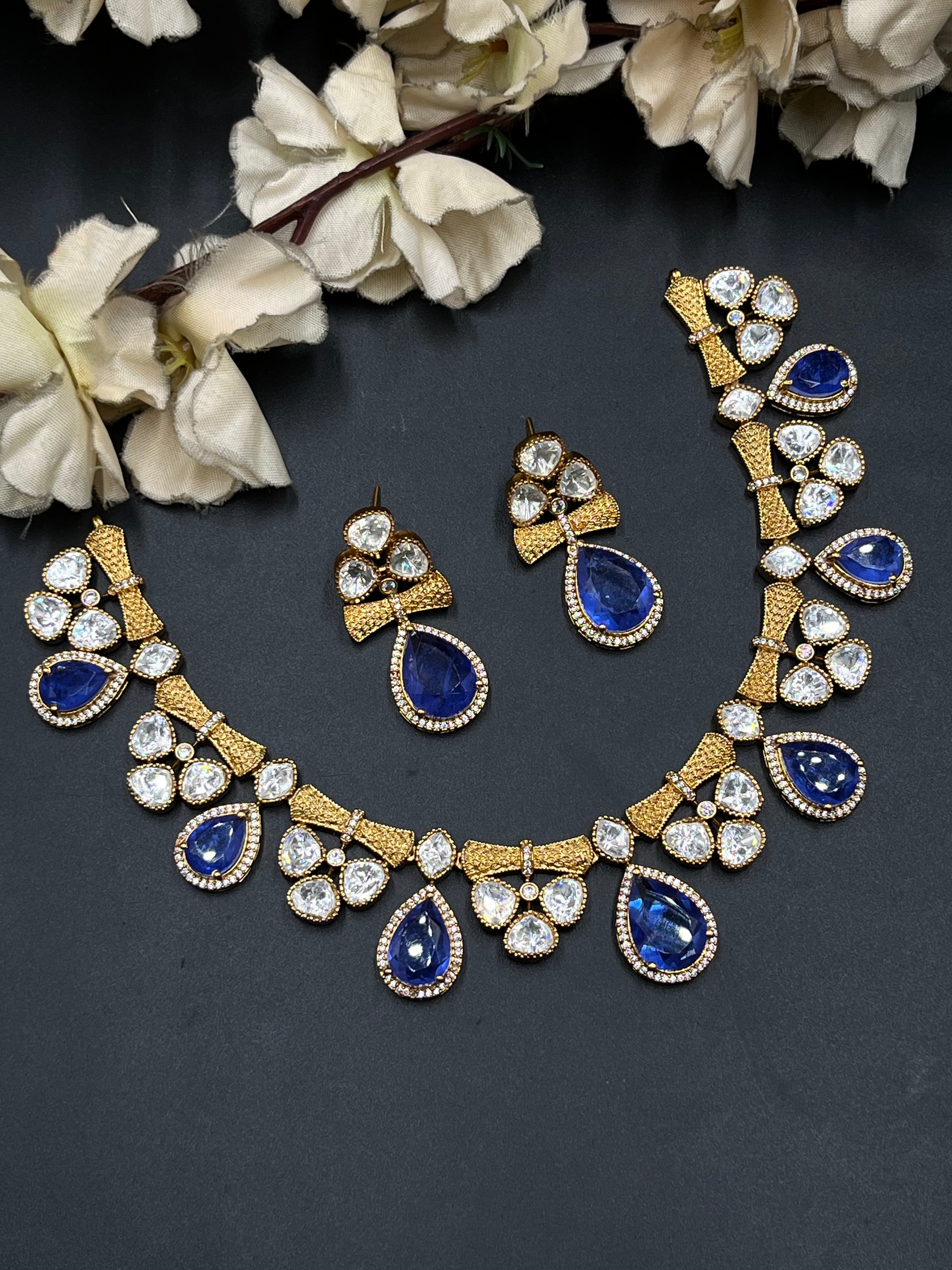 ASHIYA  NECKLACE