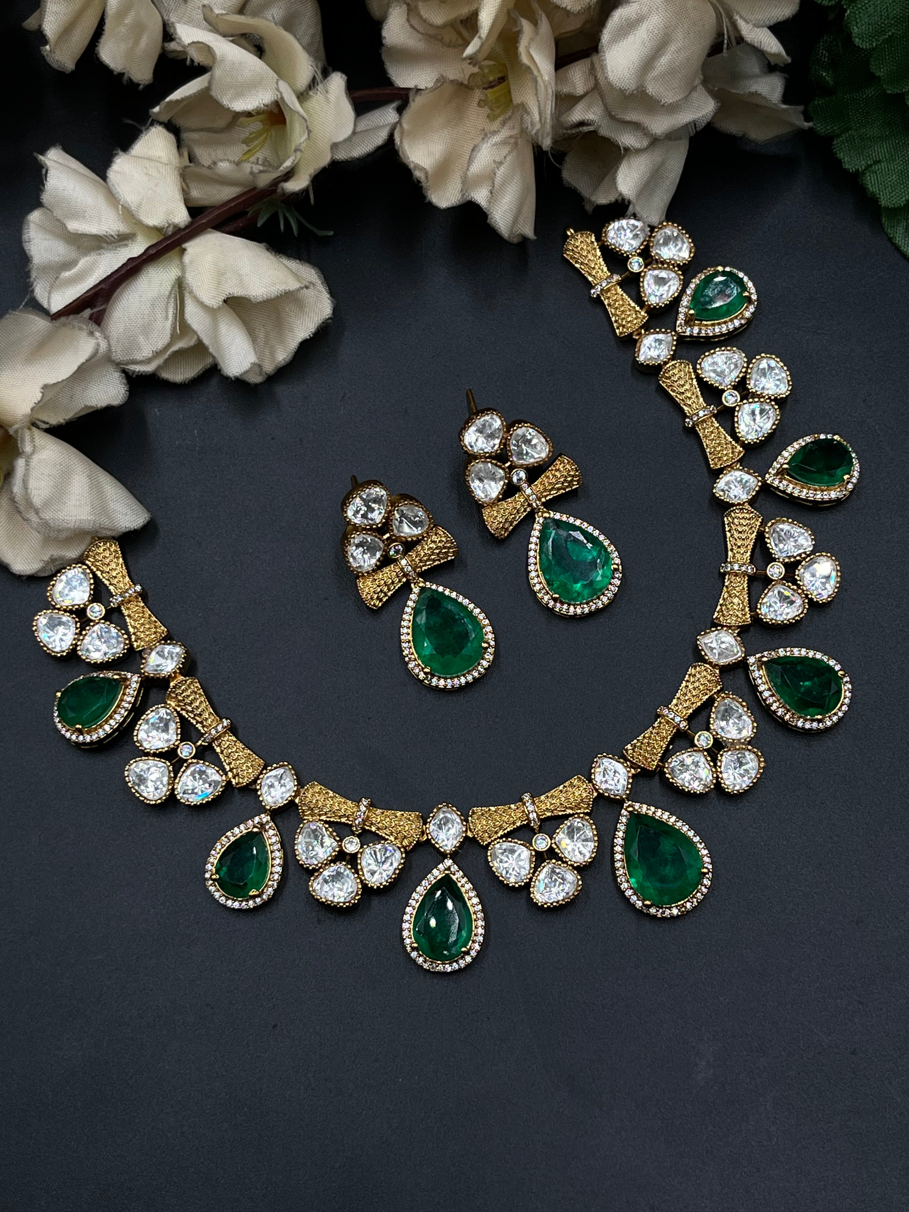ASHIYA  NECKLACE