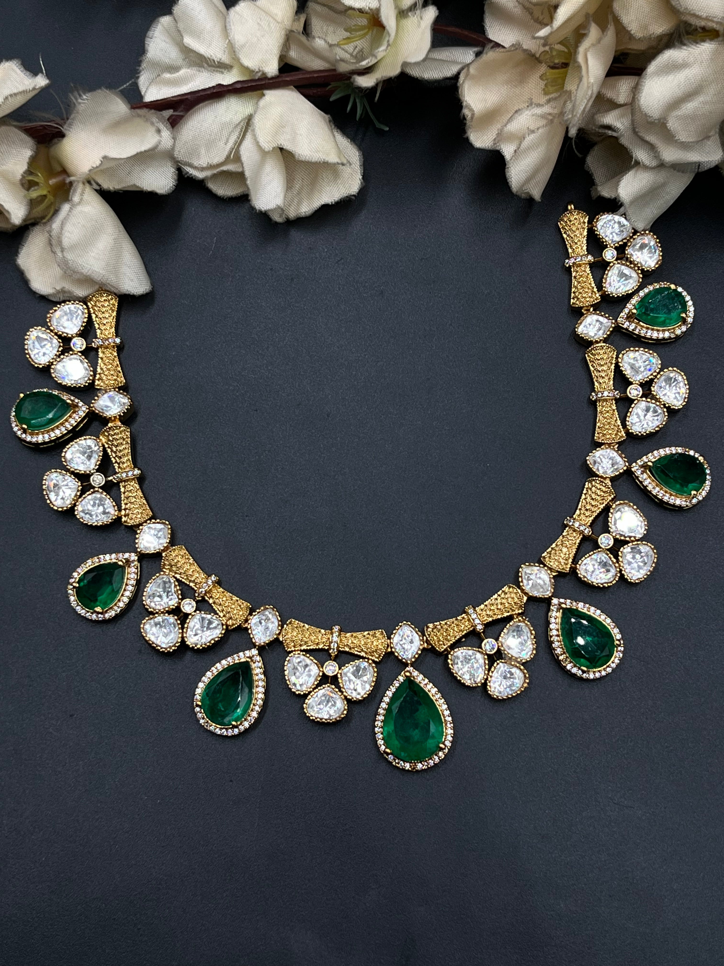 ASHIYA  NECKLACE