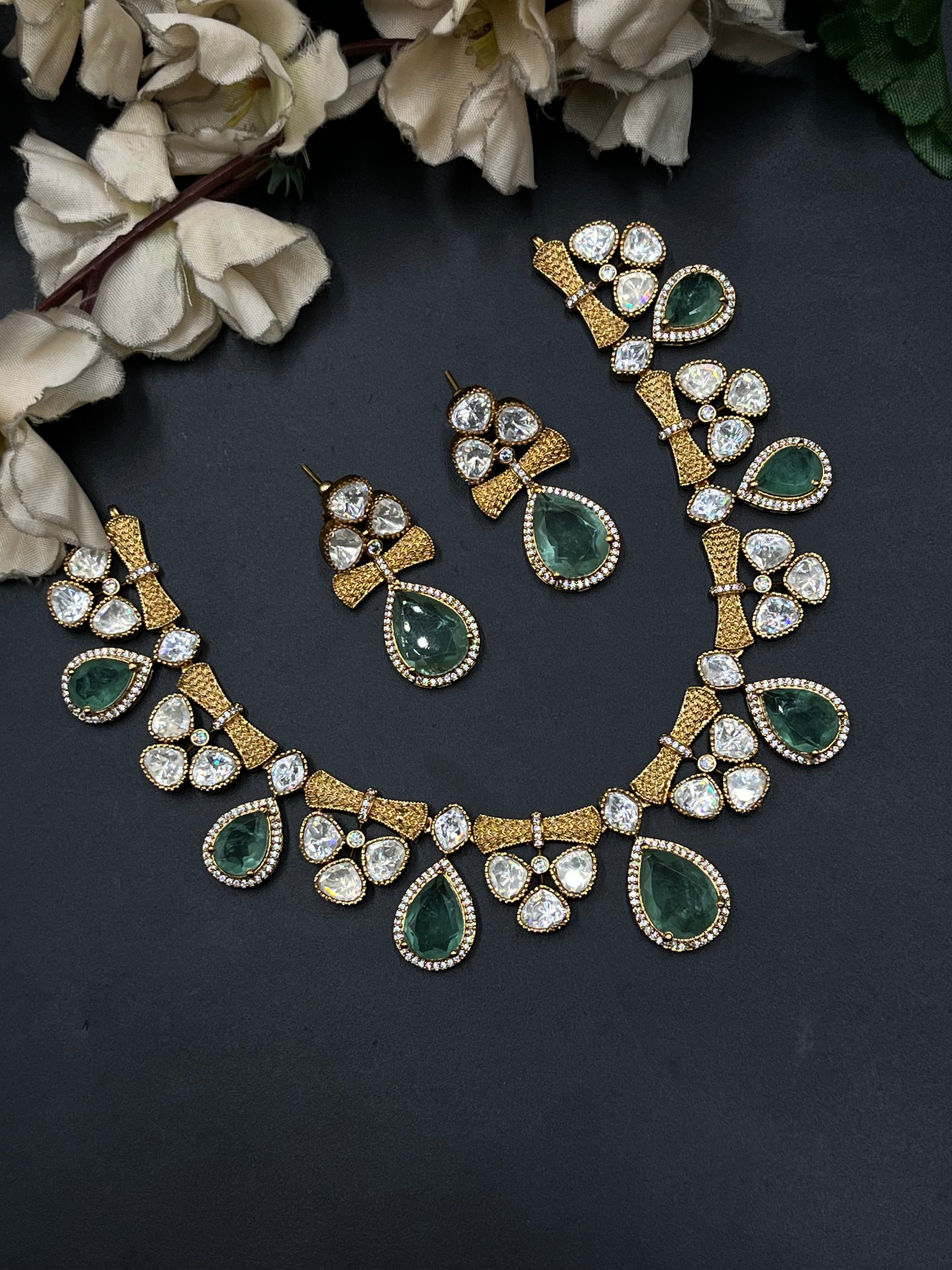 ASHIYA  NECKLACE