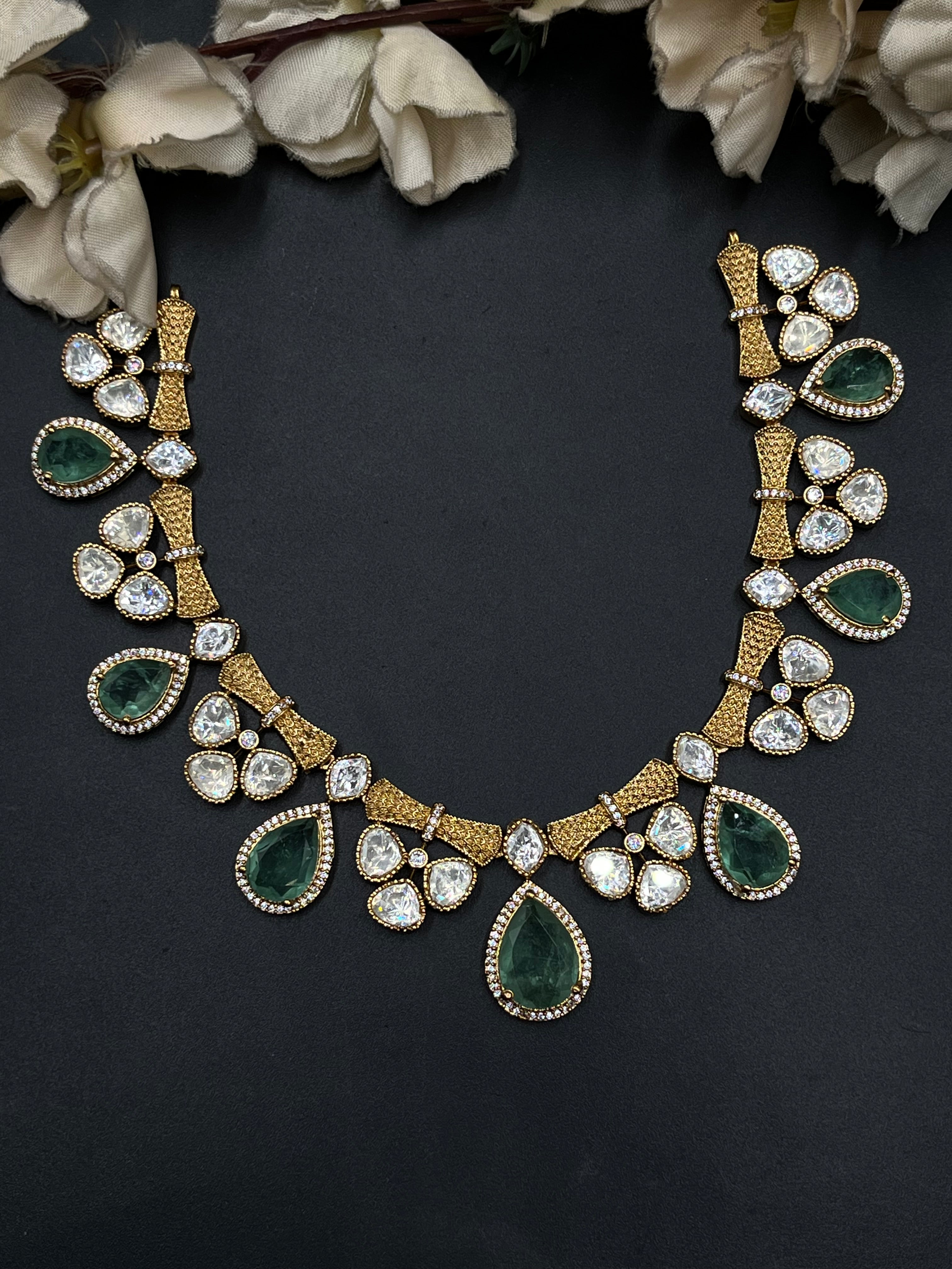 ASHIYA  NECKLACE