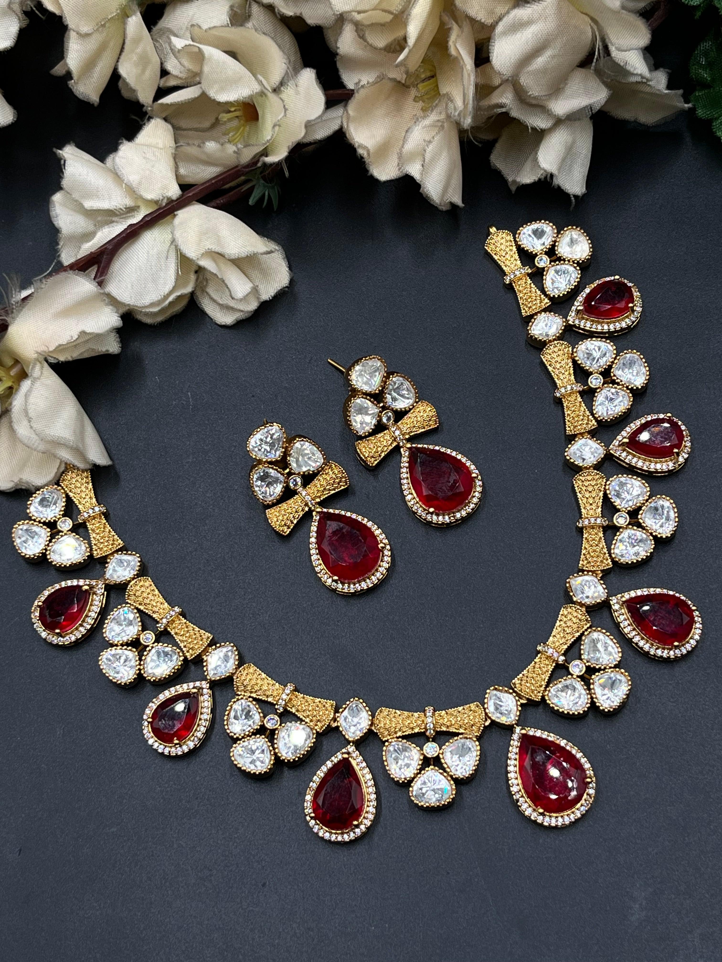 ASHIYA  NECKLACE