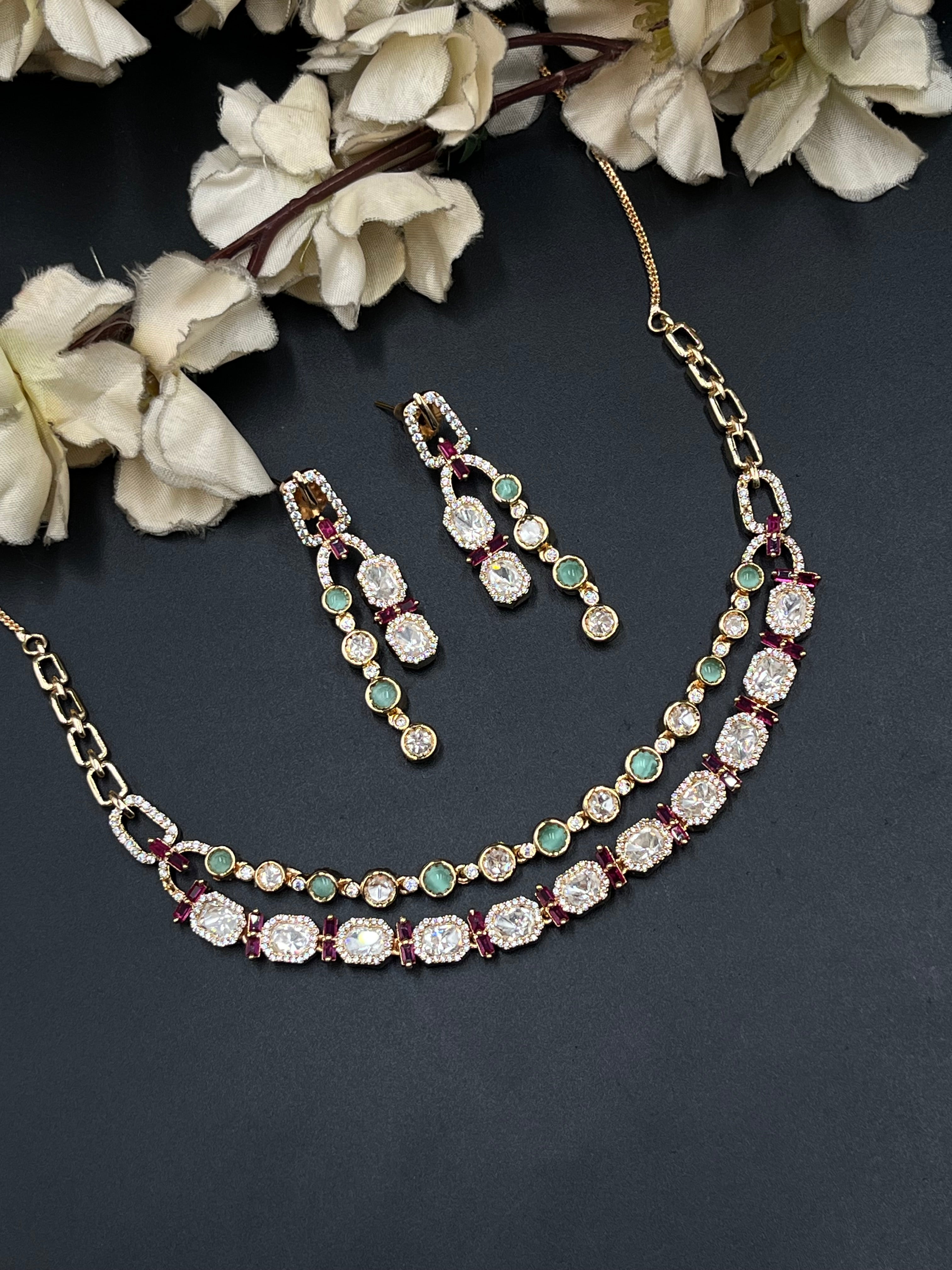 LARA NECKLACE