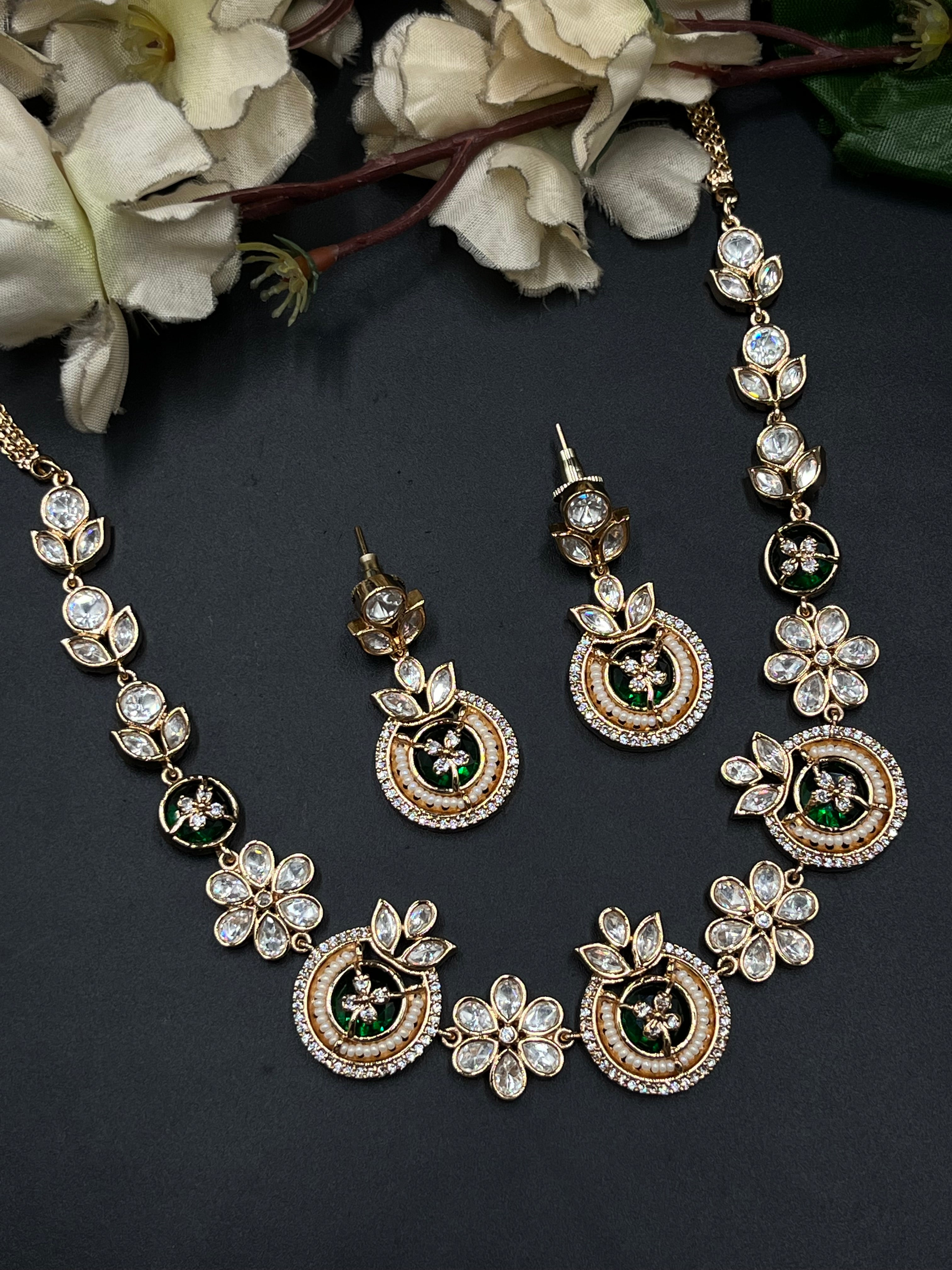 MIRHA NECKLACE