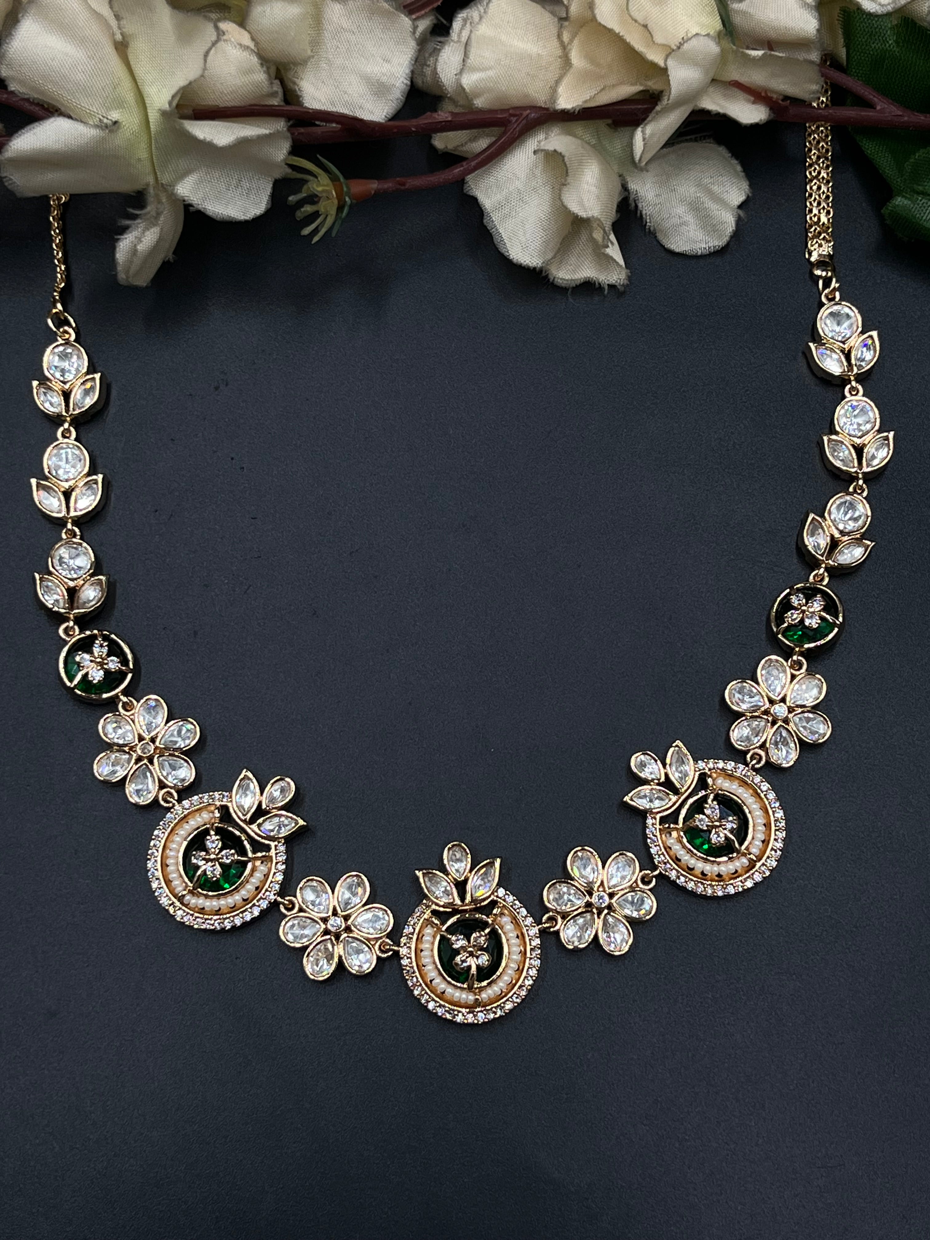 MIRHA NECKLACE