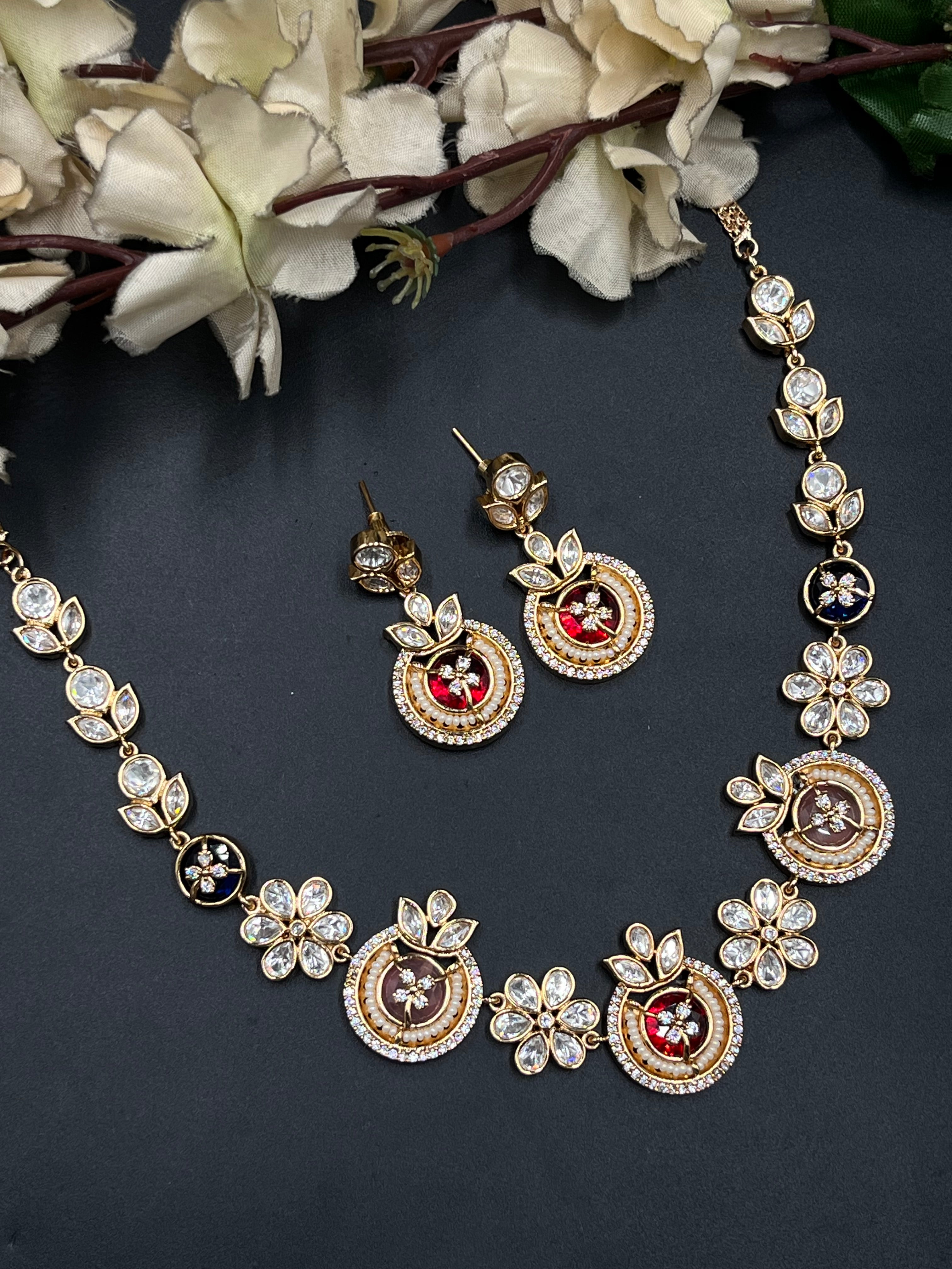 MIRHA NECKLACE