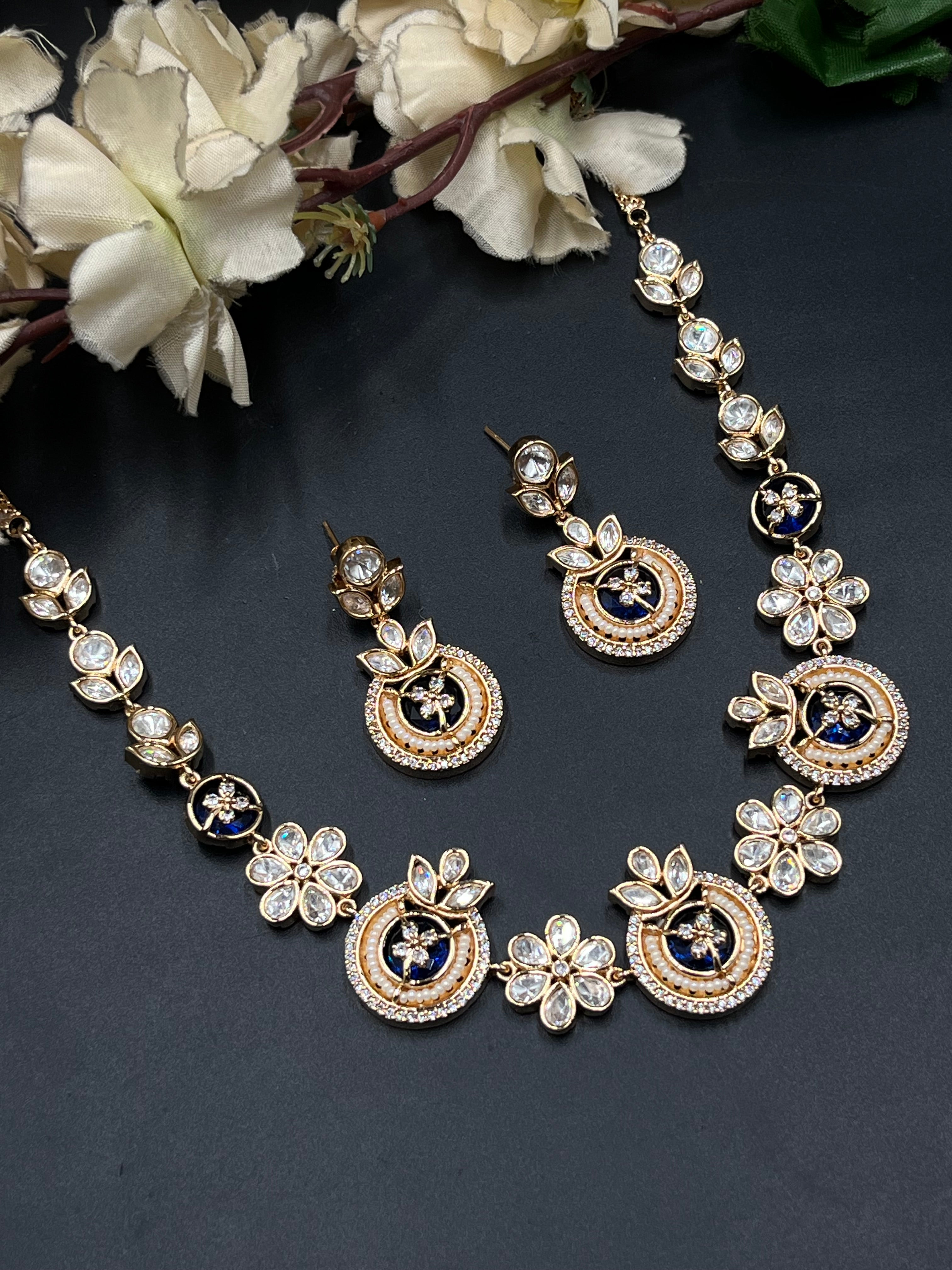 MIRHA NECKLACE