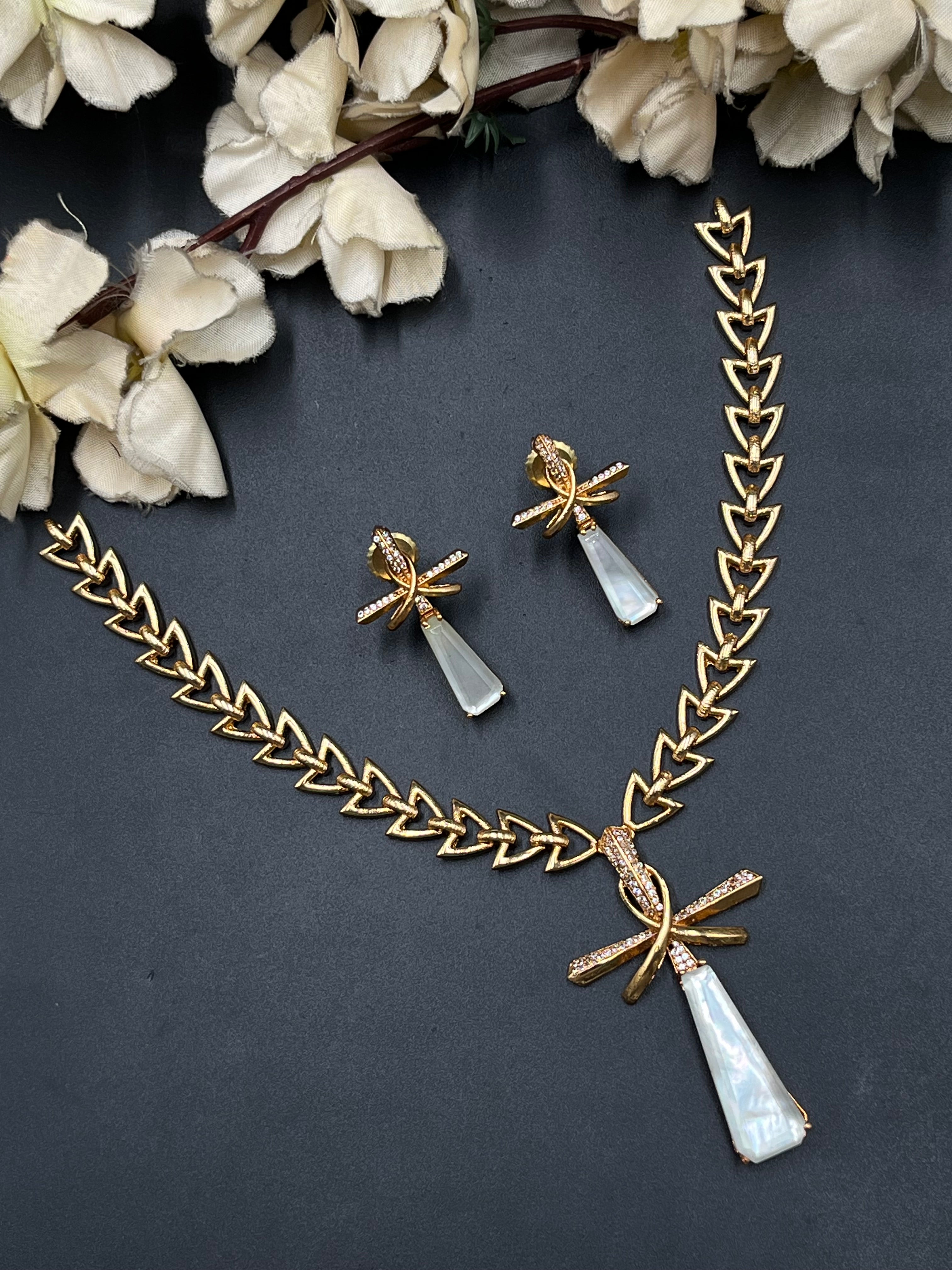 IQRA NECKLACE