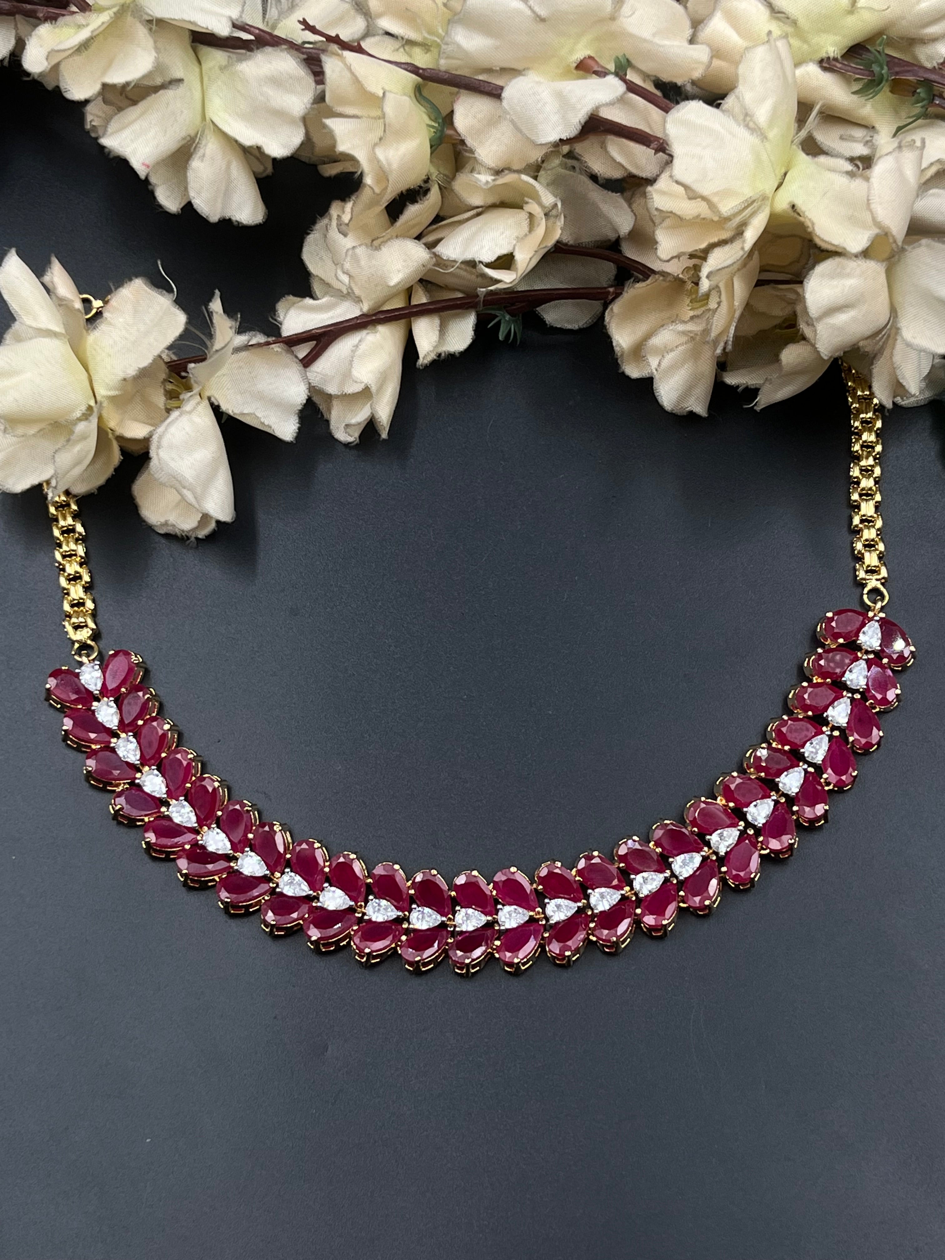 NELLIE NECKLACE