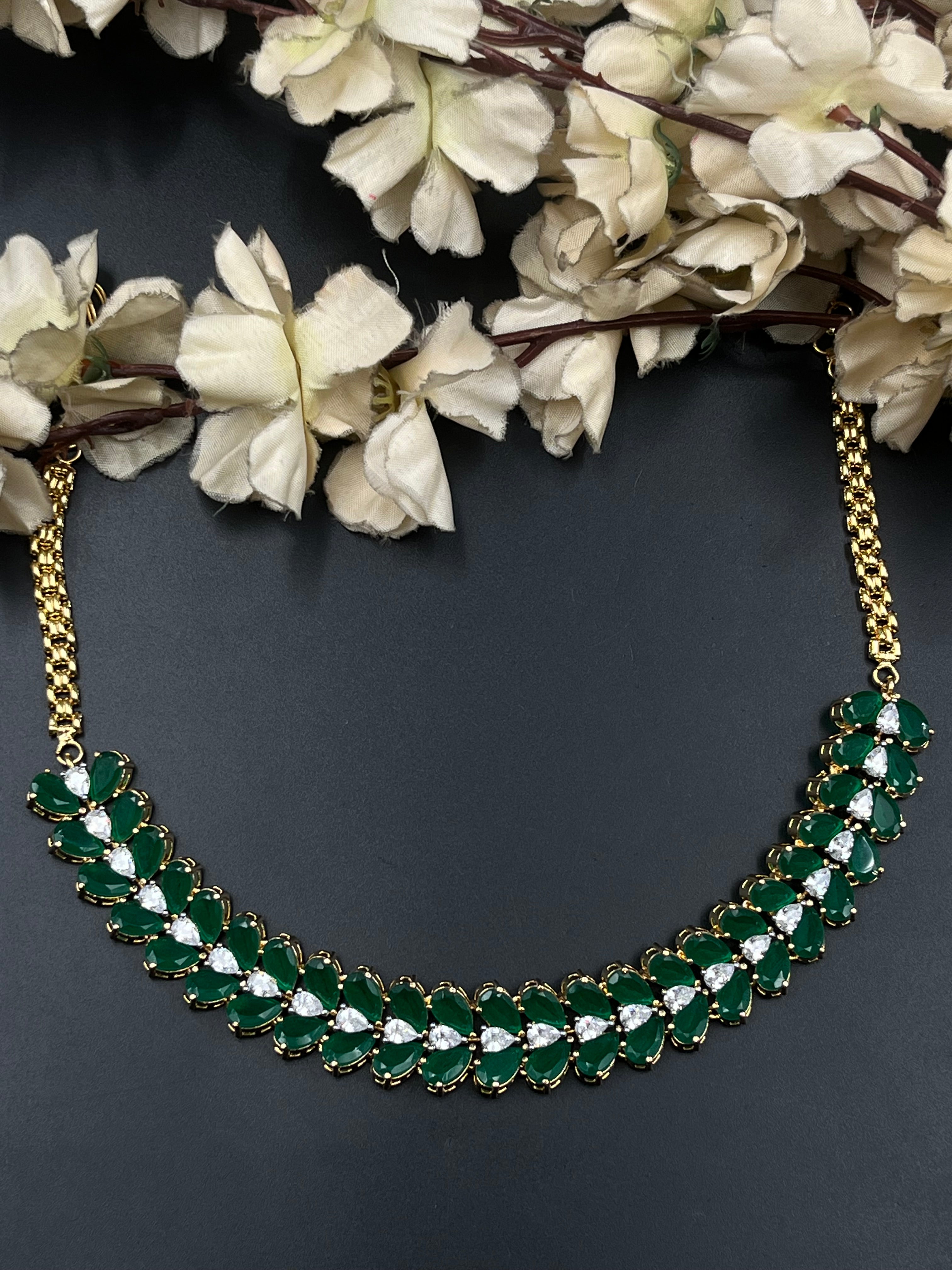 NELLIE NECKLACE