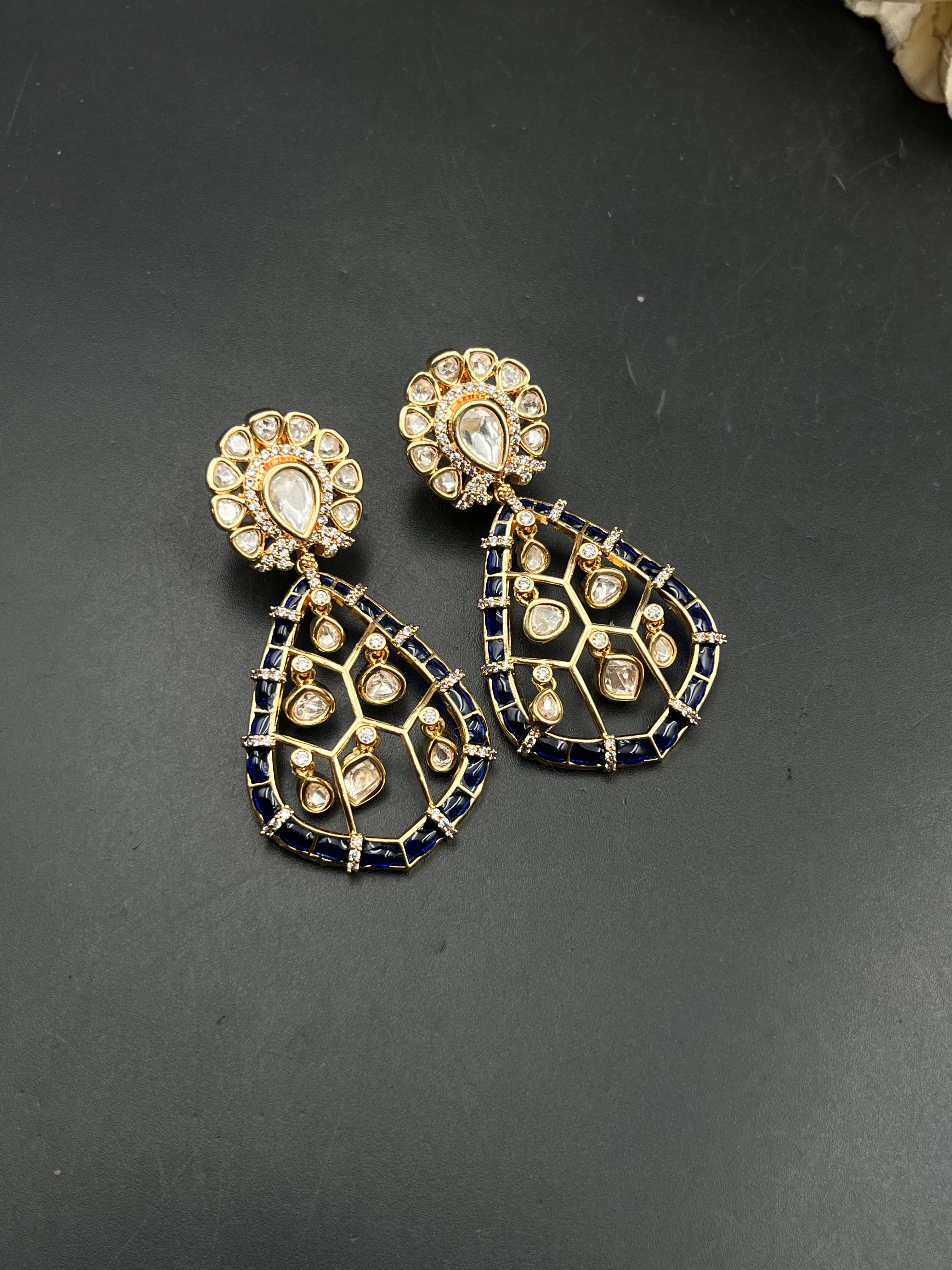 ANU EARRING