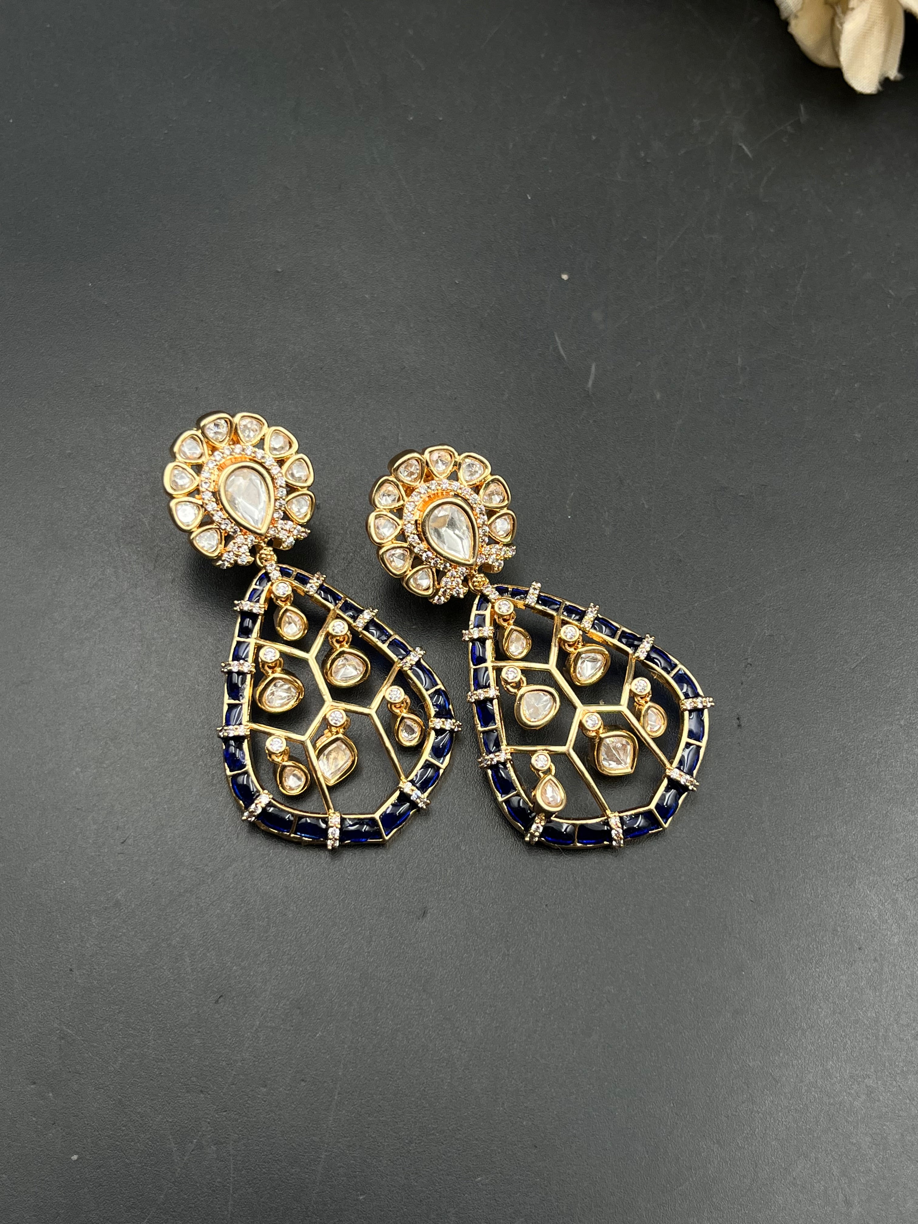 ANU EARRING