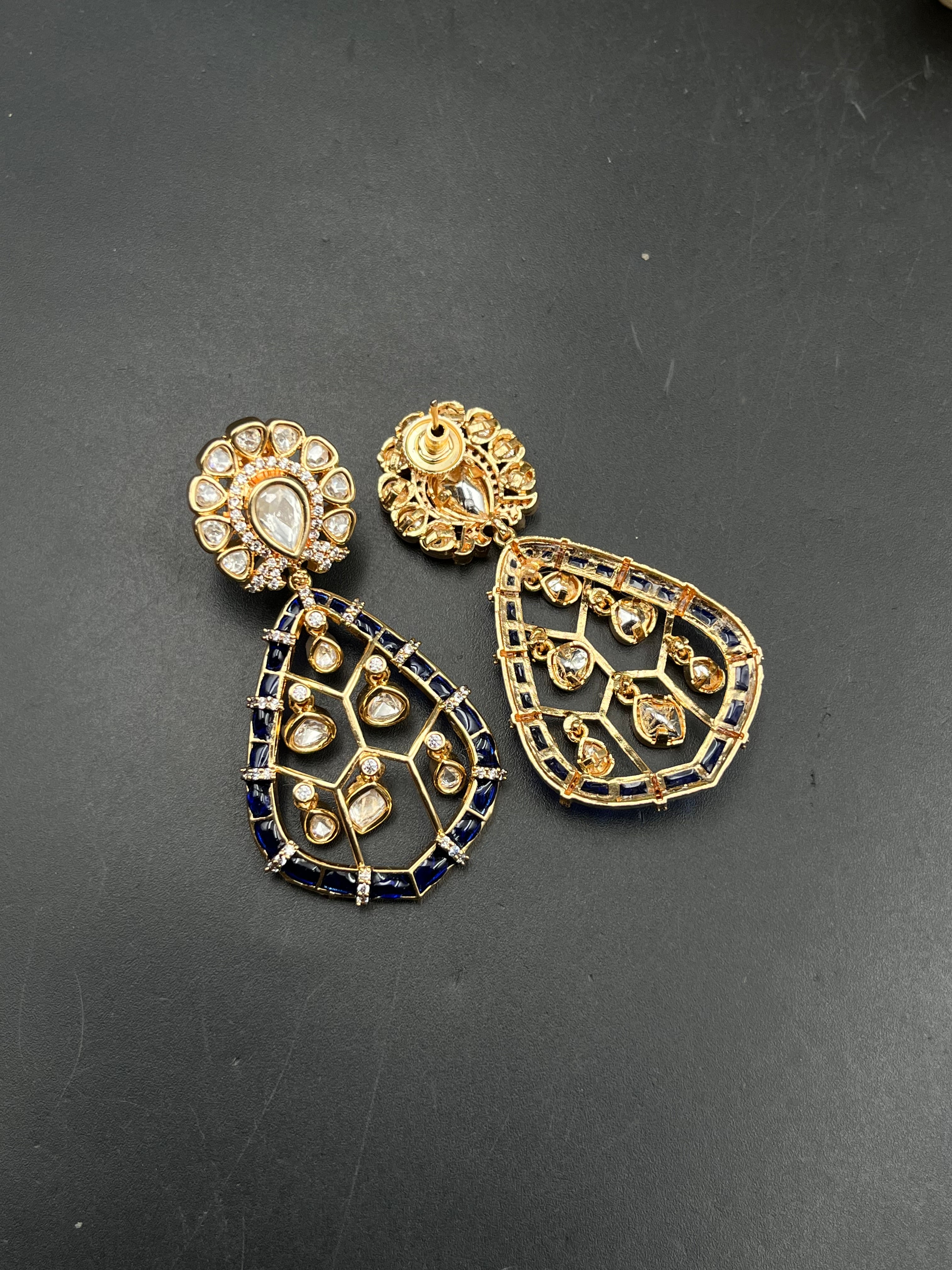 ANU EARRING