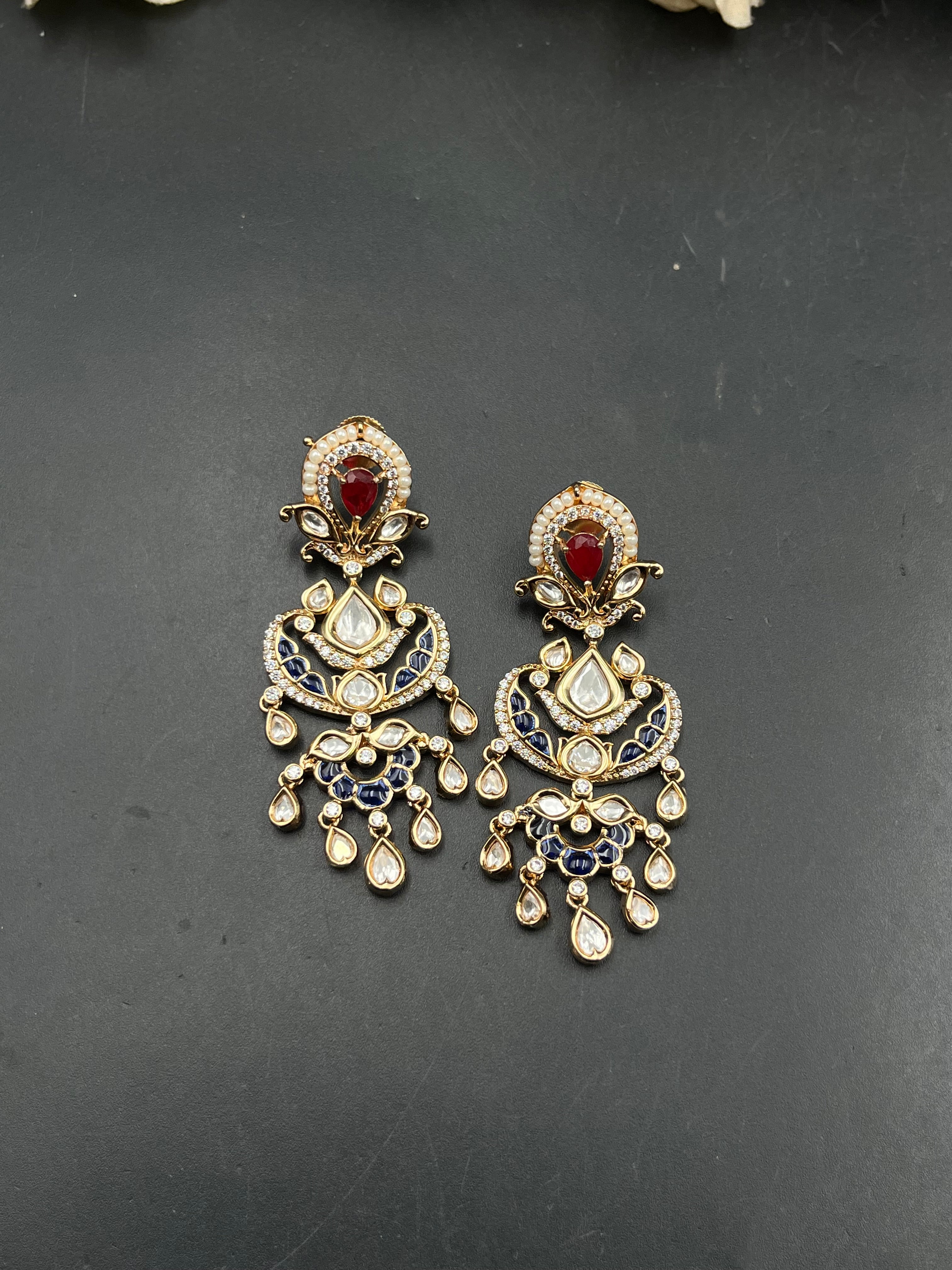 PIUSHI EARRING