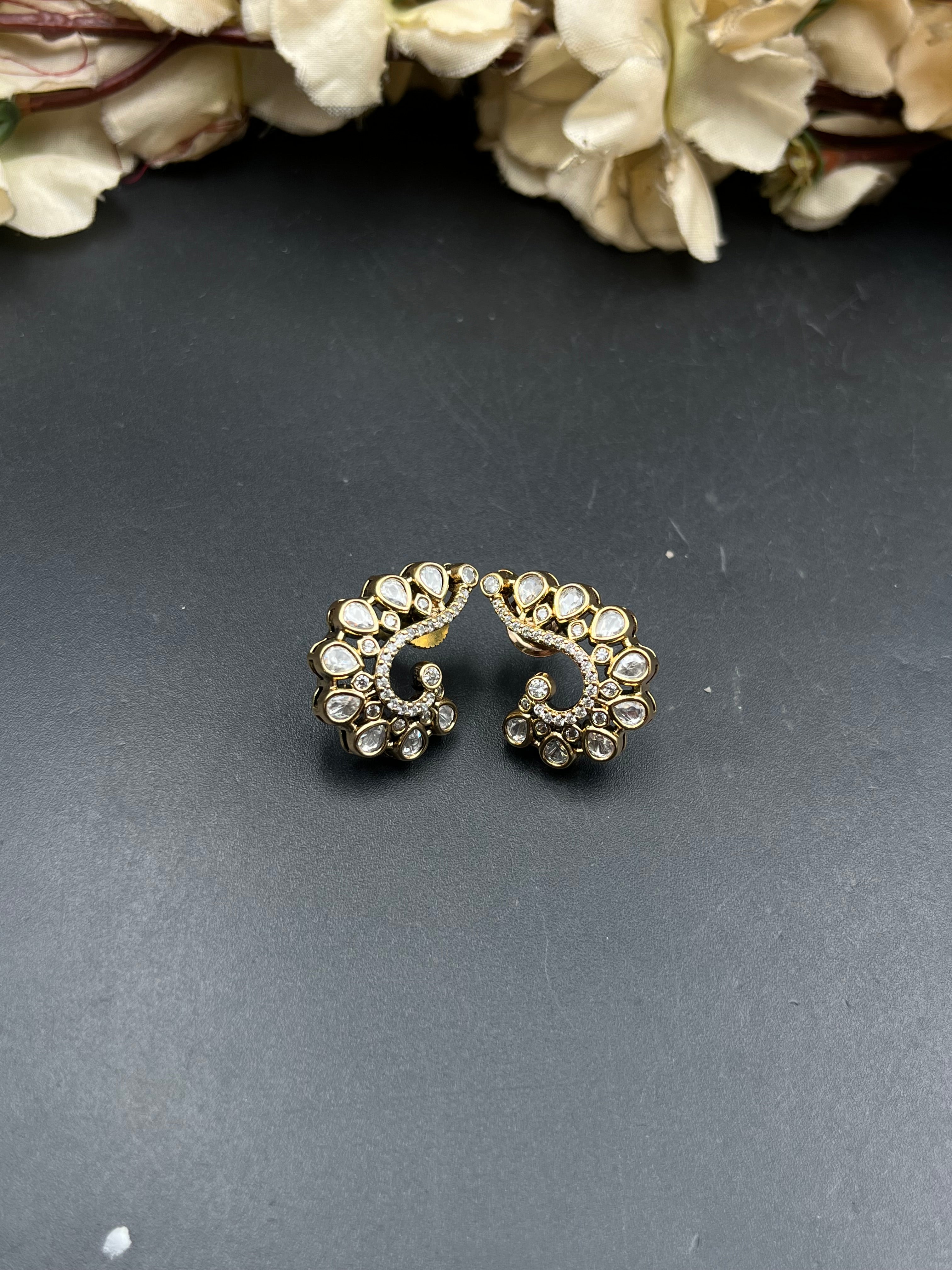 NIKITA EARRING