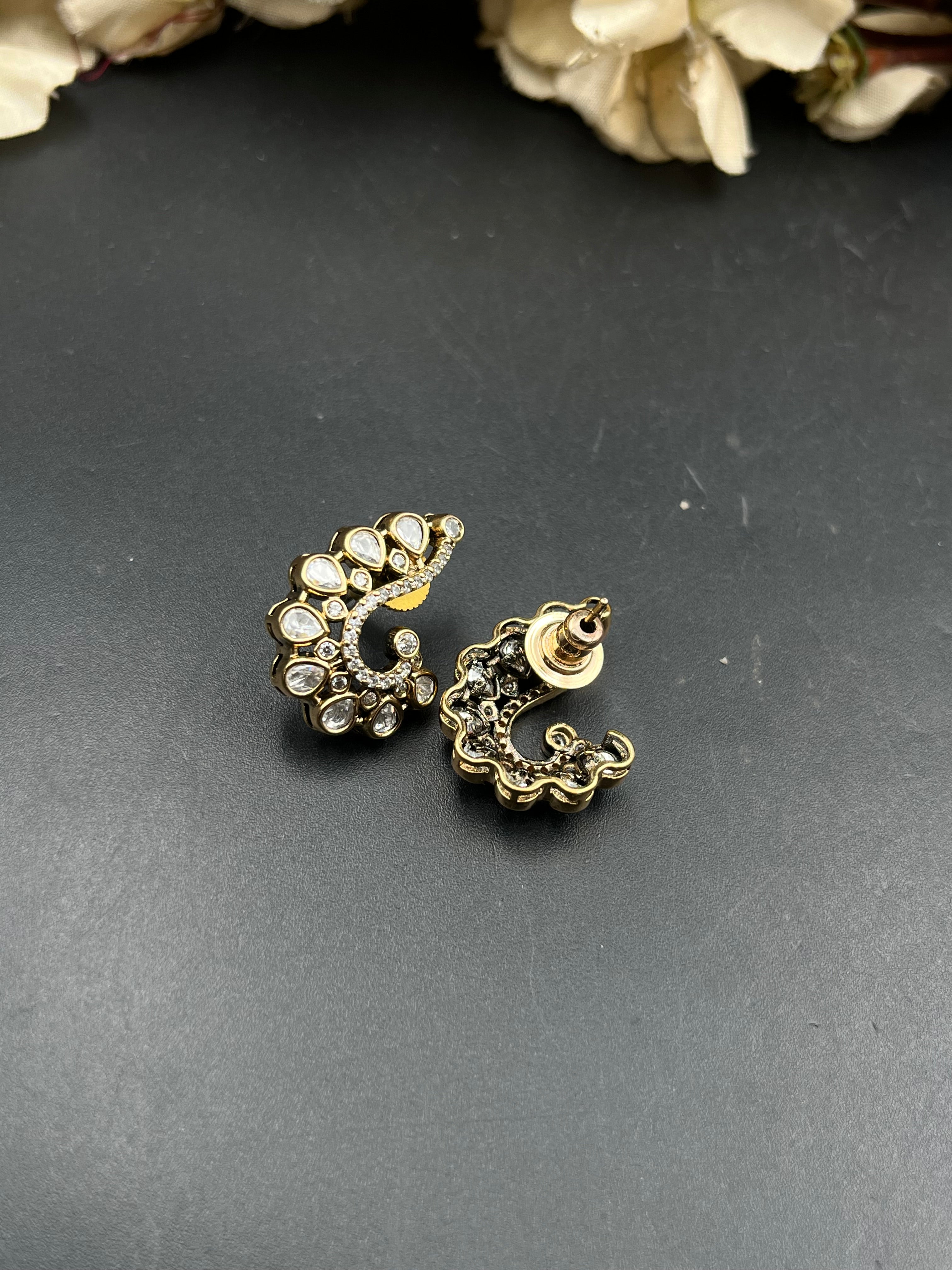 NIKITA EARRING