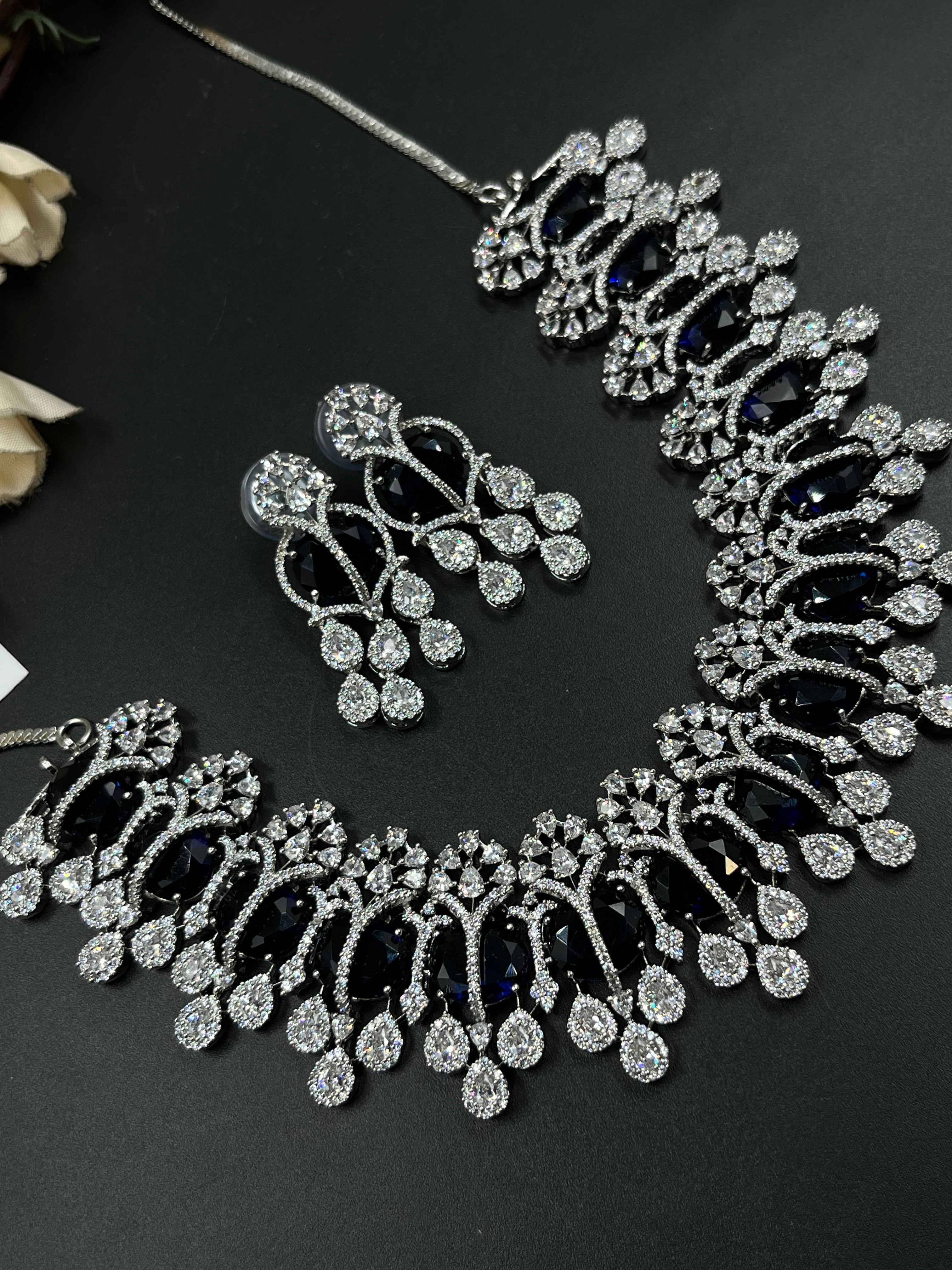 SAMI NECKLACE