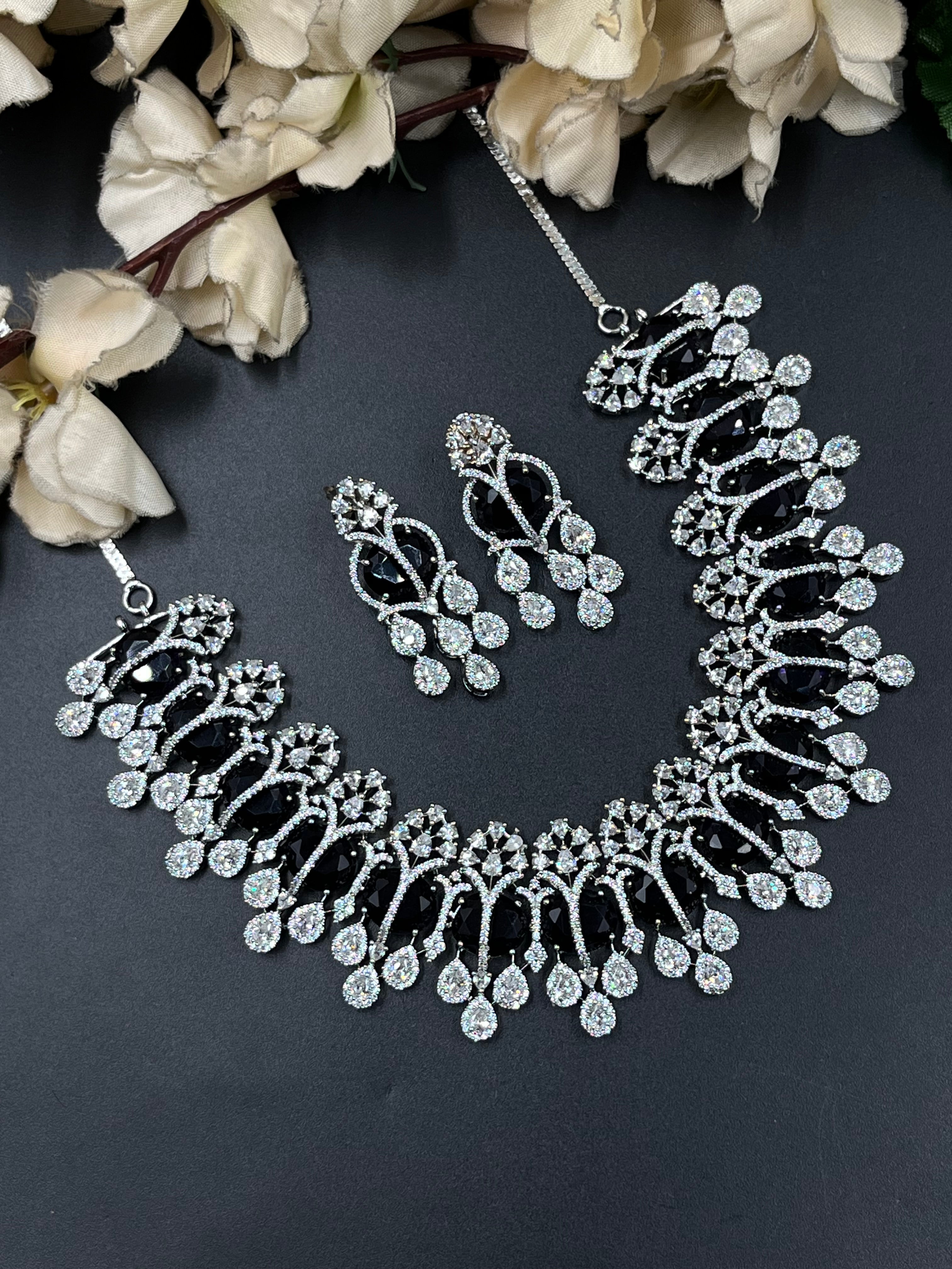 SAMI NECKLACE