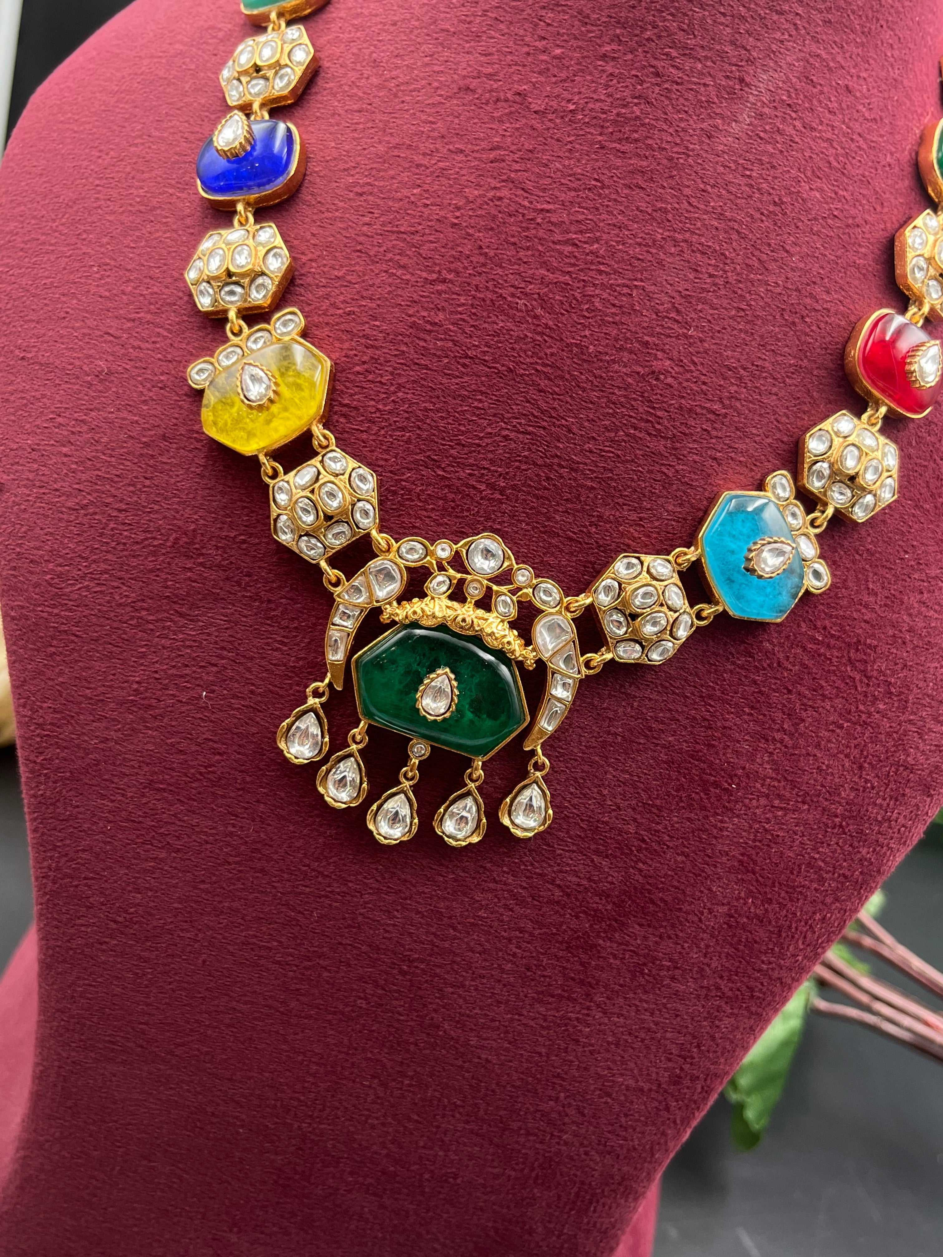 AAROHI NECKLACE