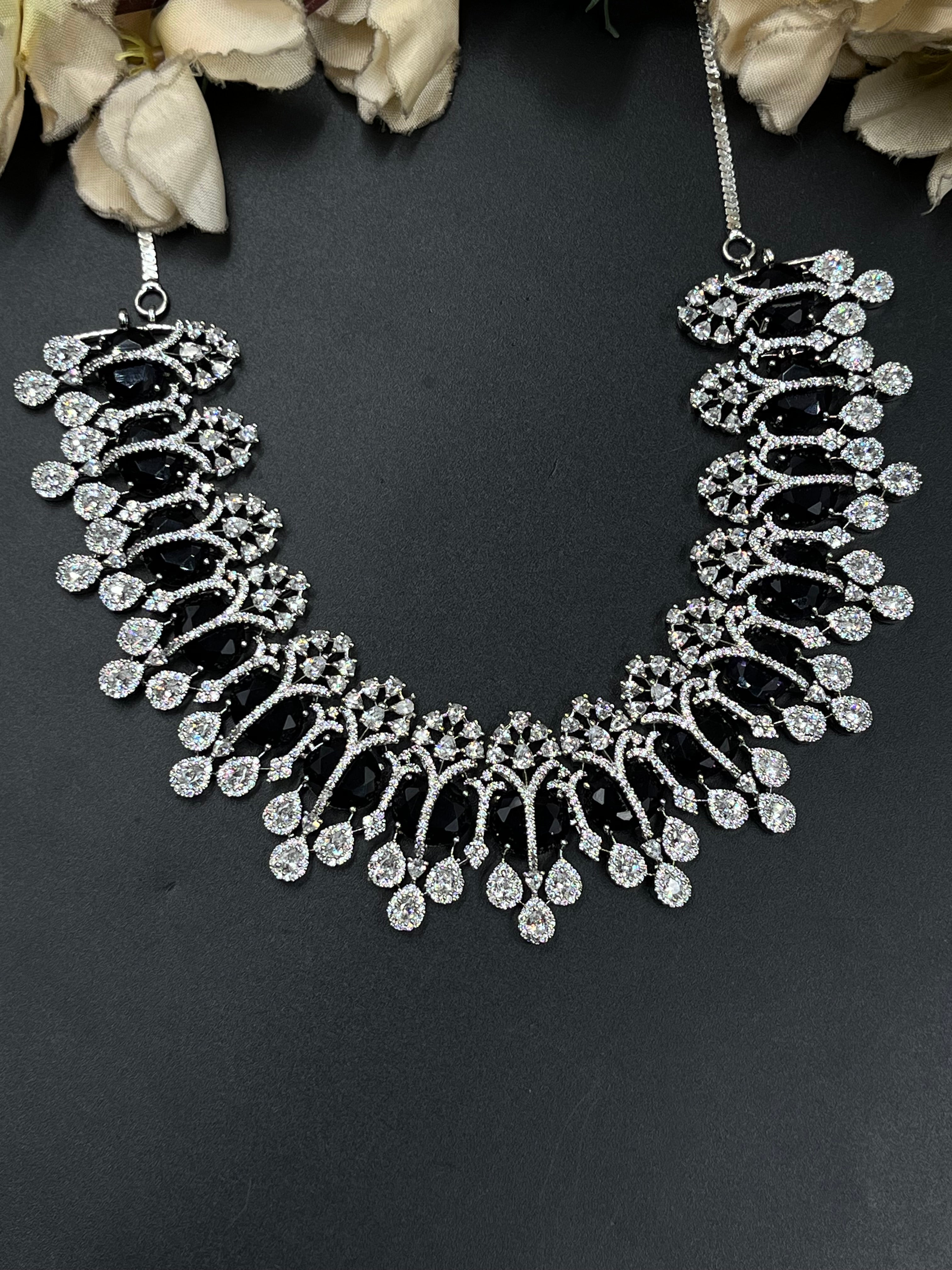 SAMI NECKLACE