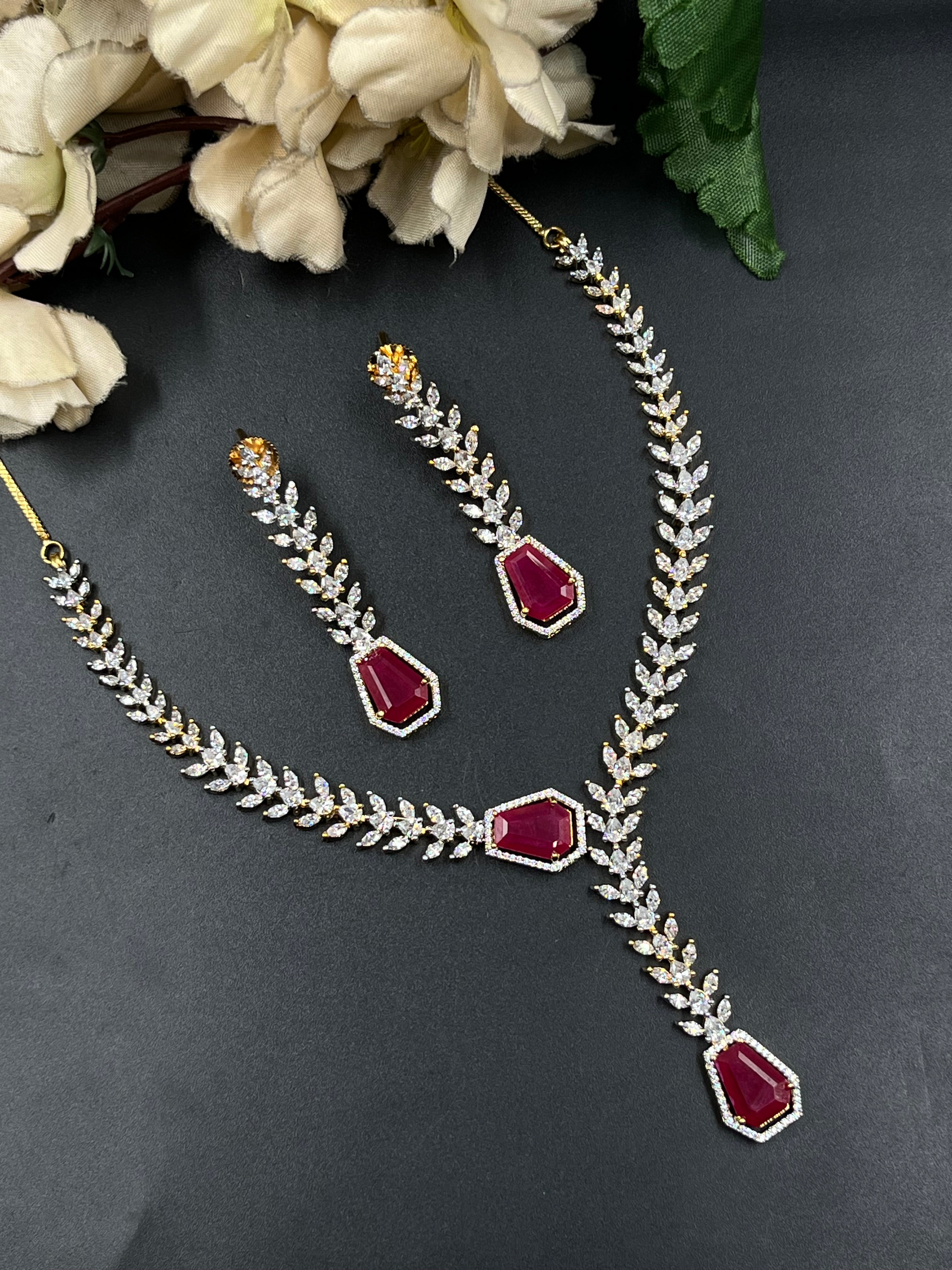 ISLA NECKLACE