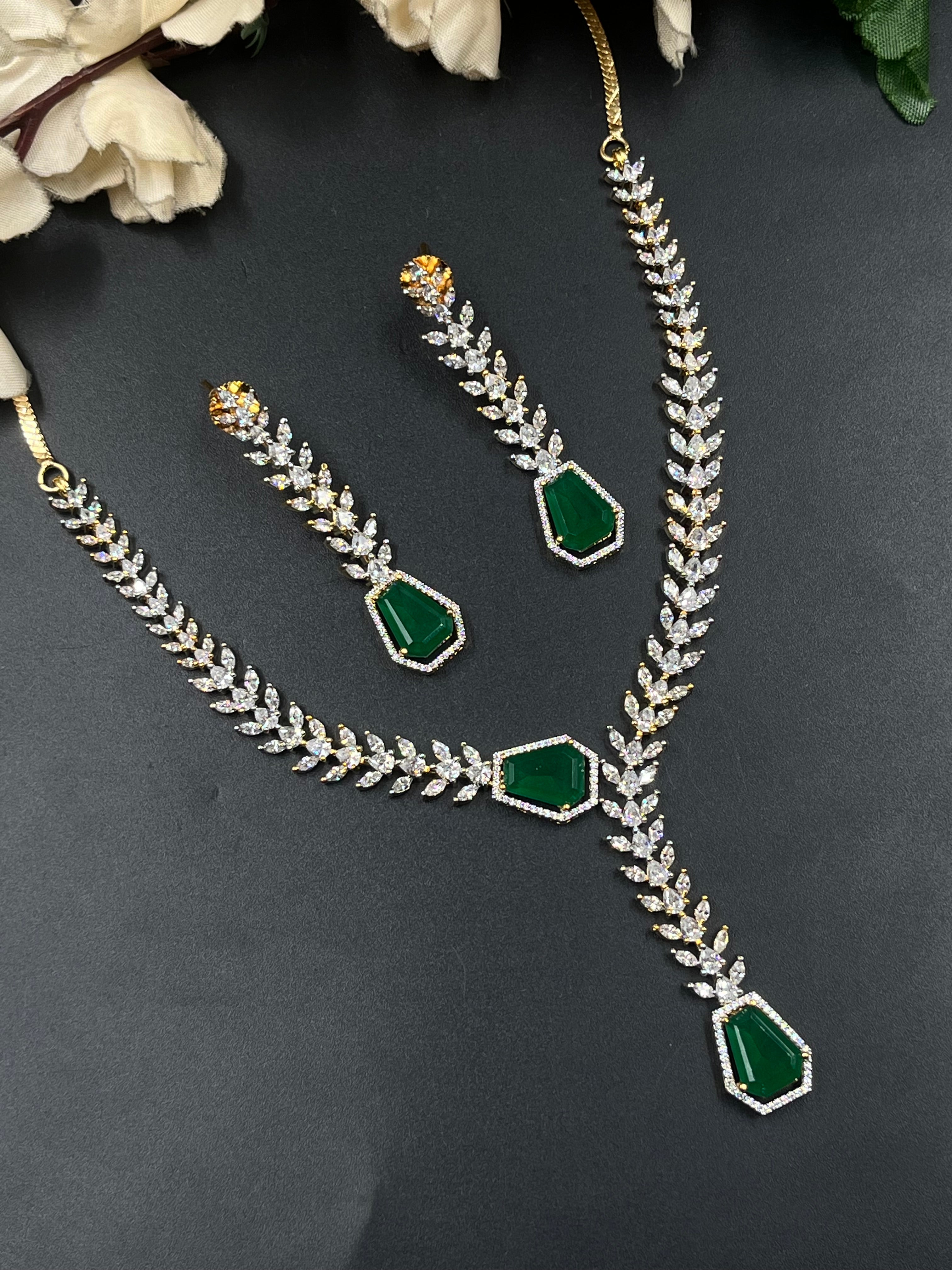 ISLA NECKLACE