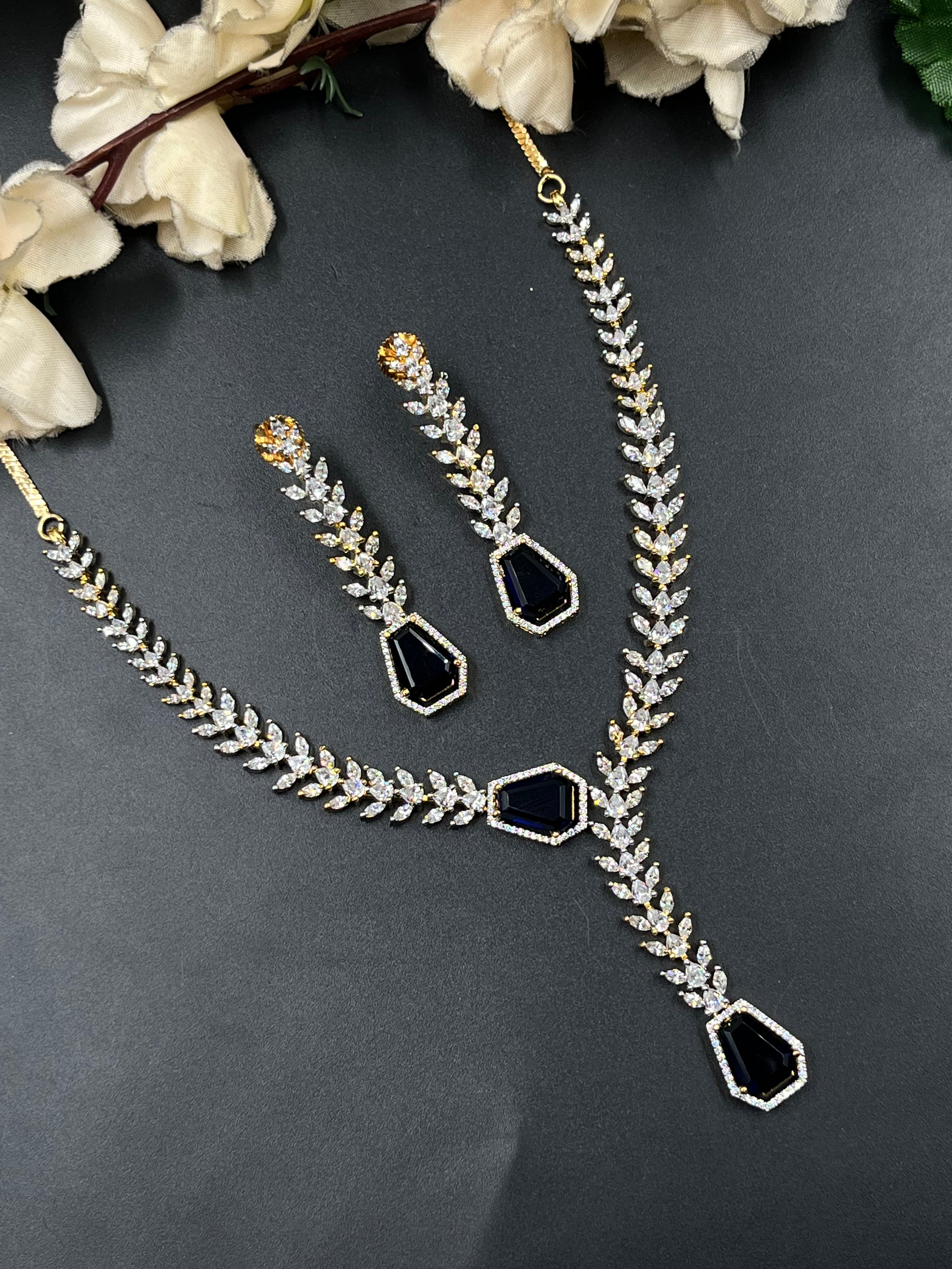 ISLA NECKLACE