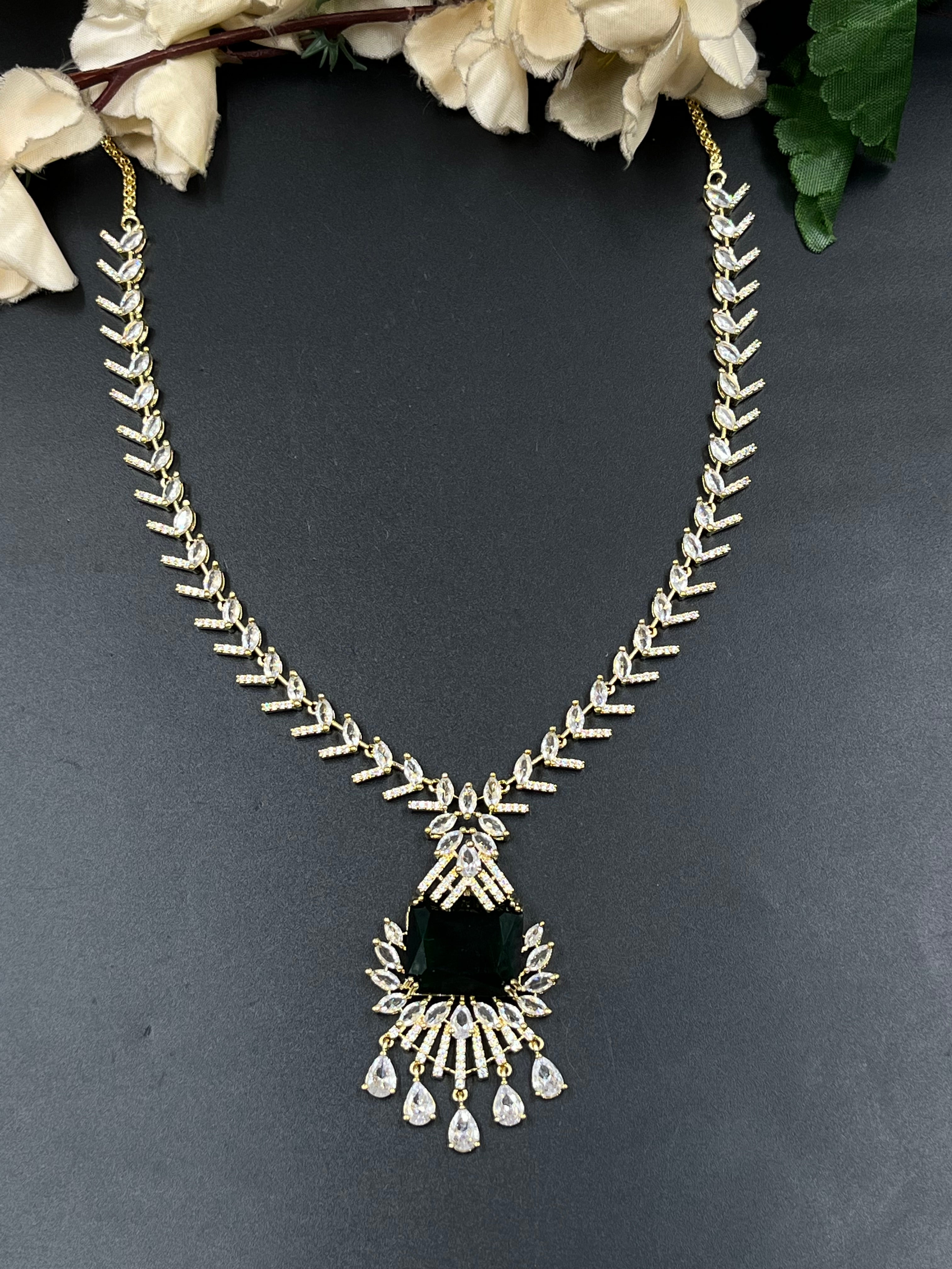 AVNI NECKLACE
