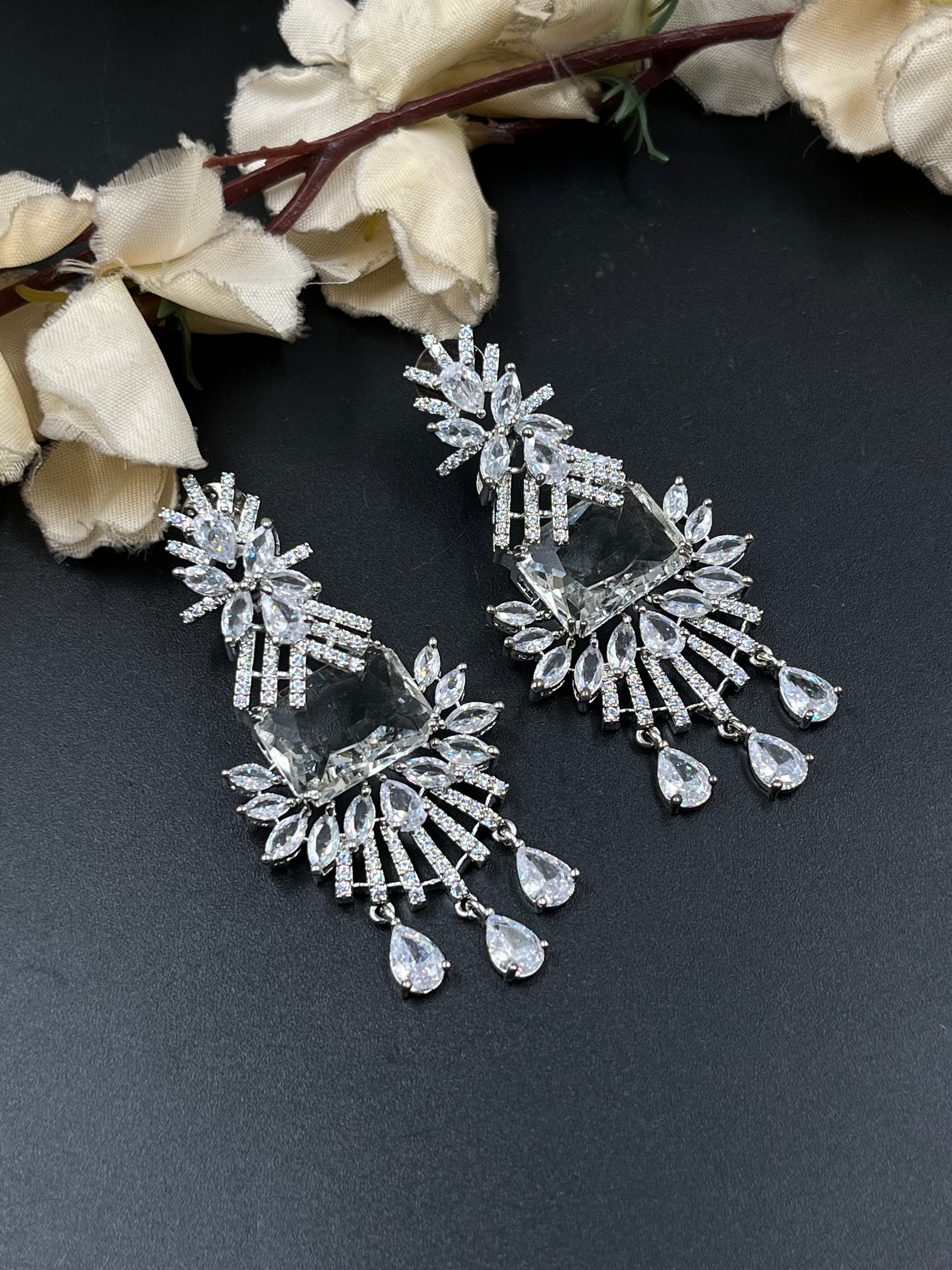 AVNI NECKLACE