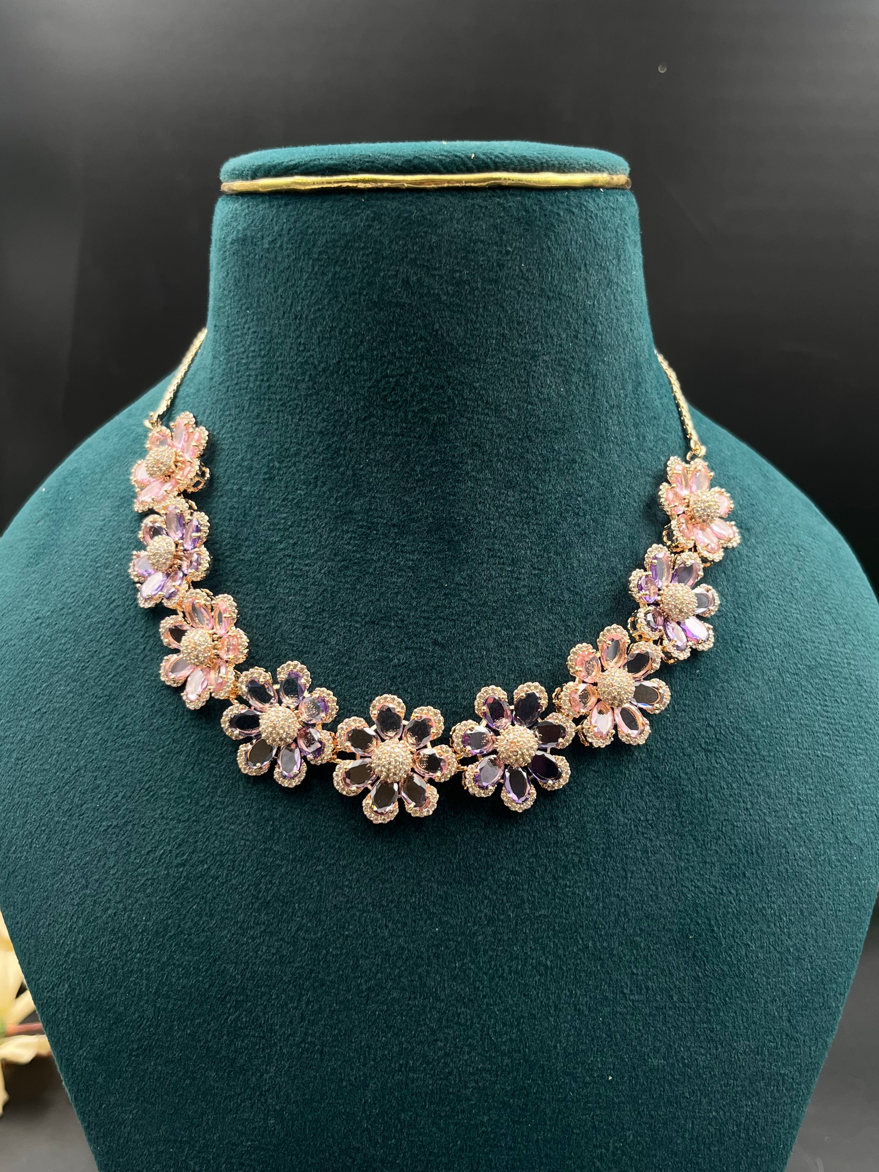 KAVYA NECKLACE