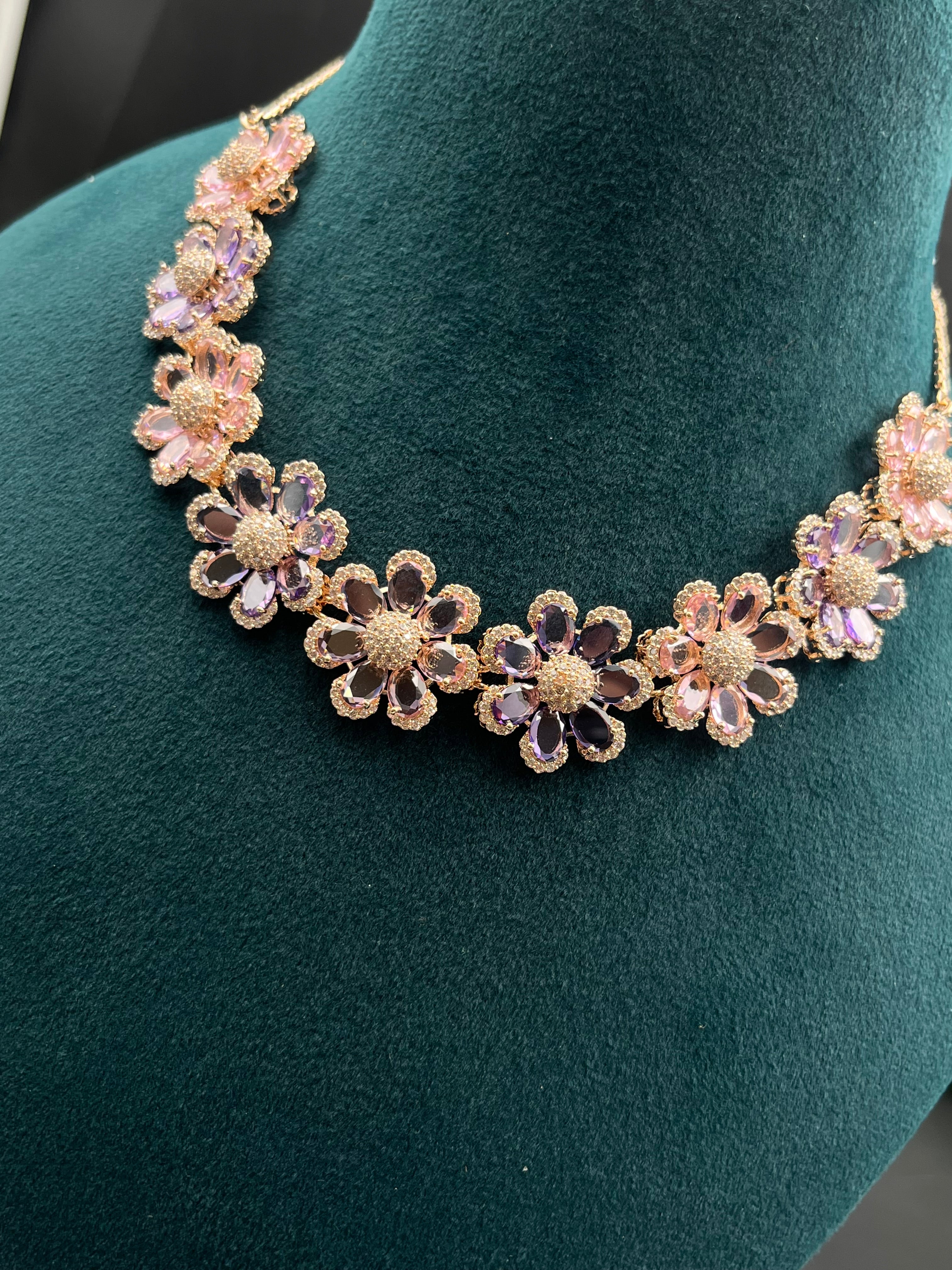 KAVYA NECKLACE