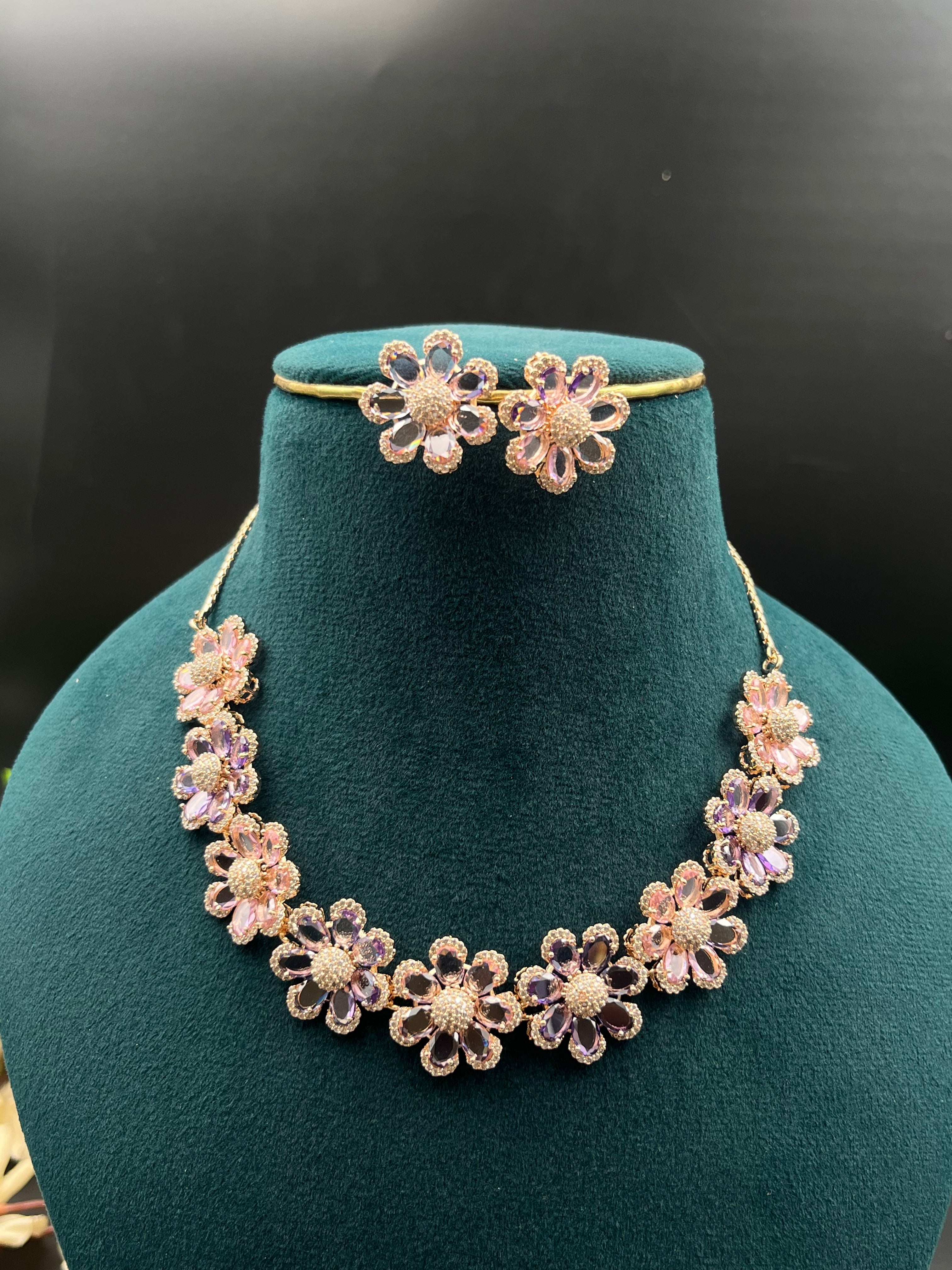 KAVYA NECKLACE