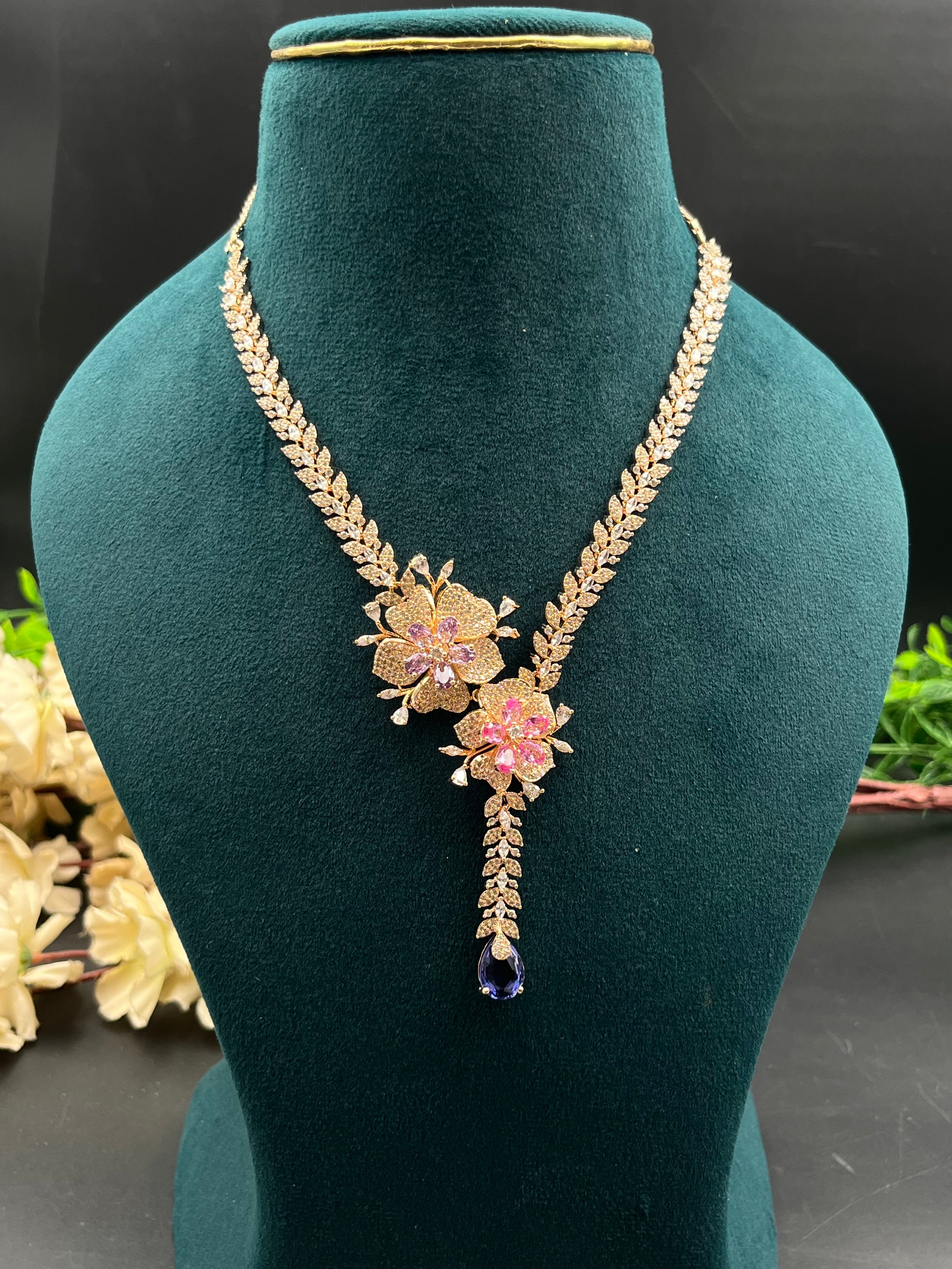 VANYA NECKLACE
