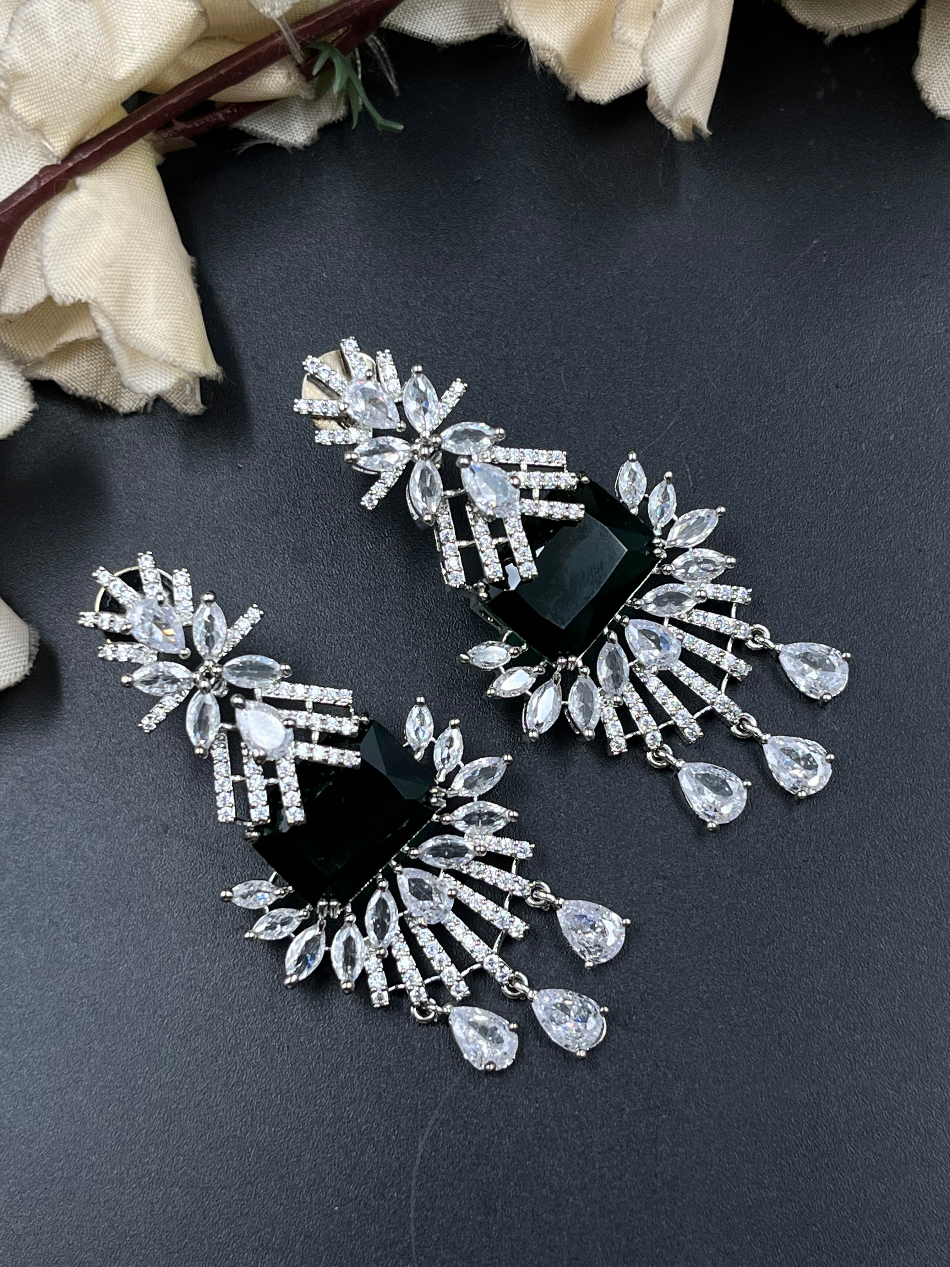 AVNI NECKLACE