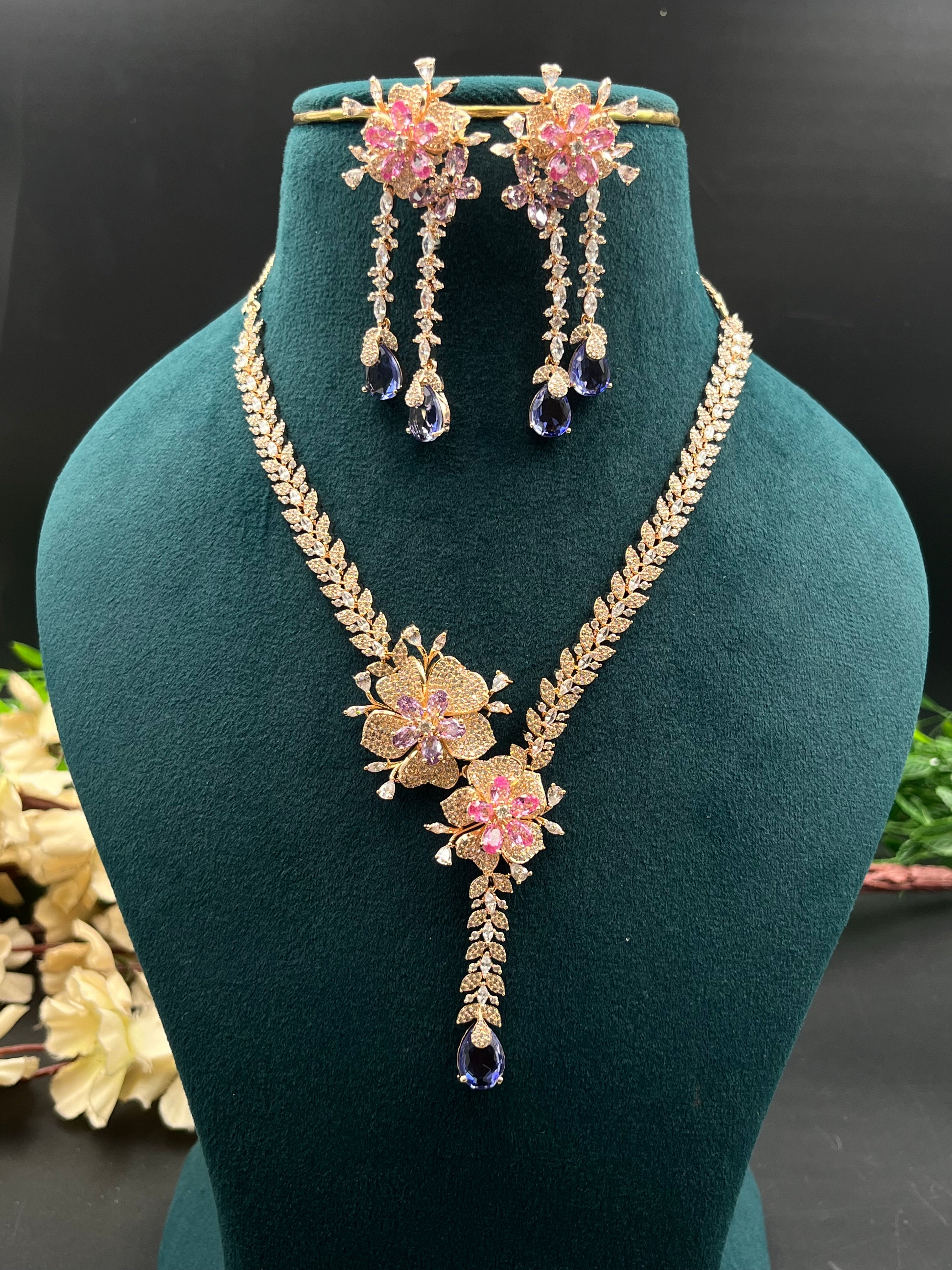 VANYA NECKLACE