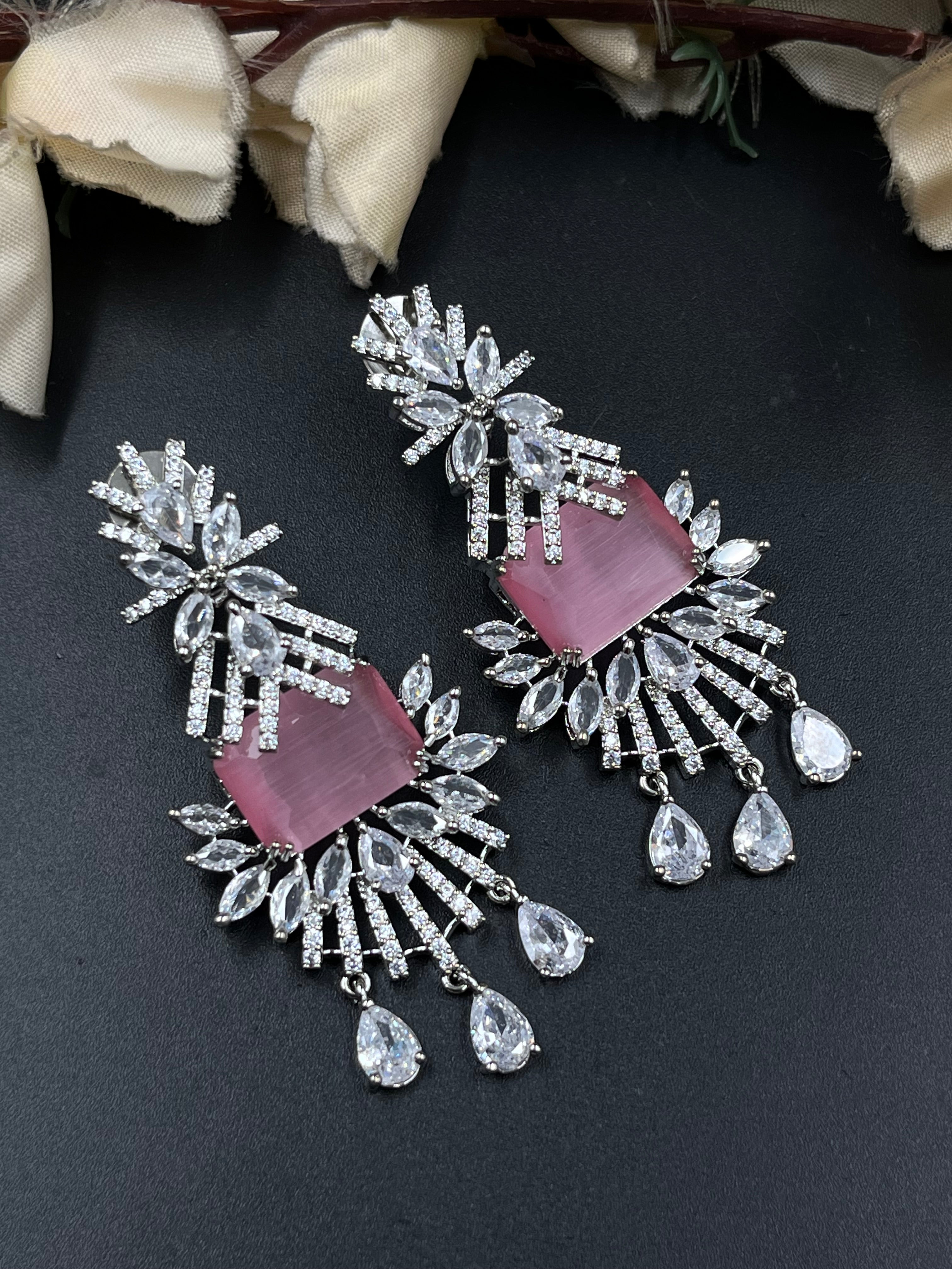 AVNI NECKLACE