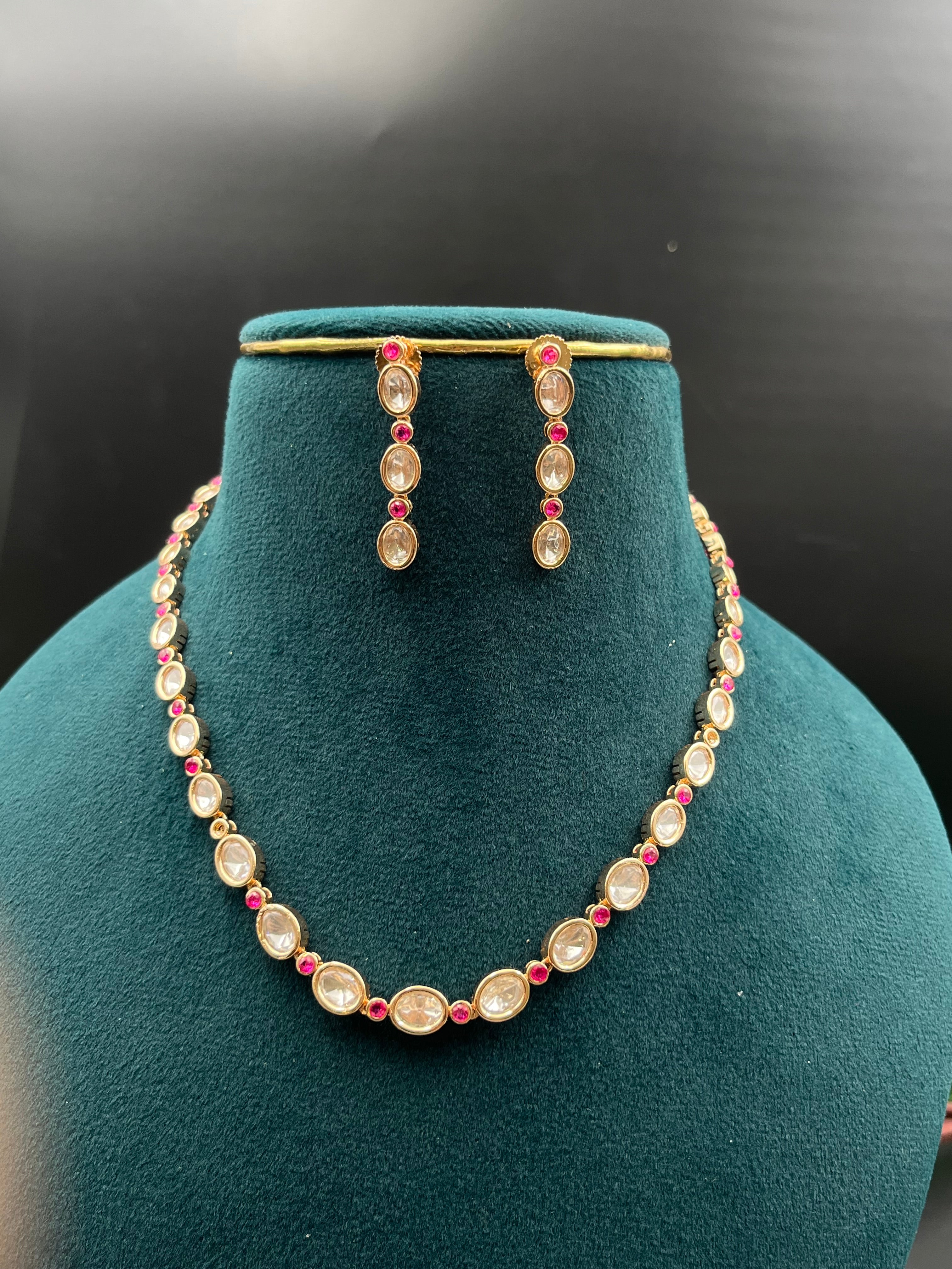 UMA NECKLACE
