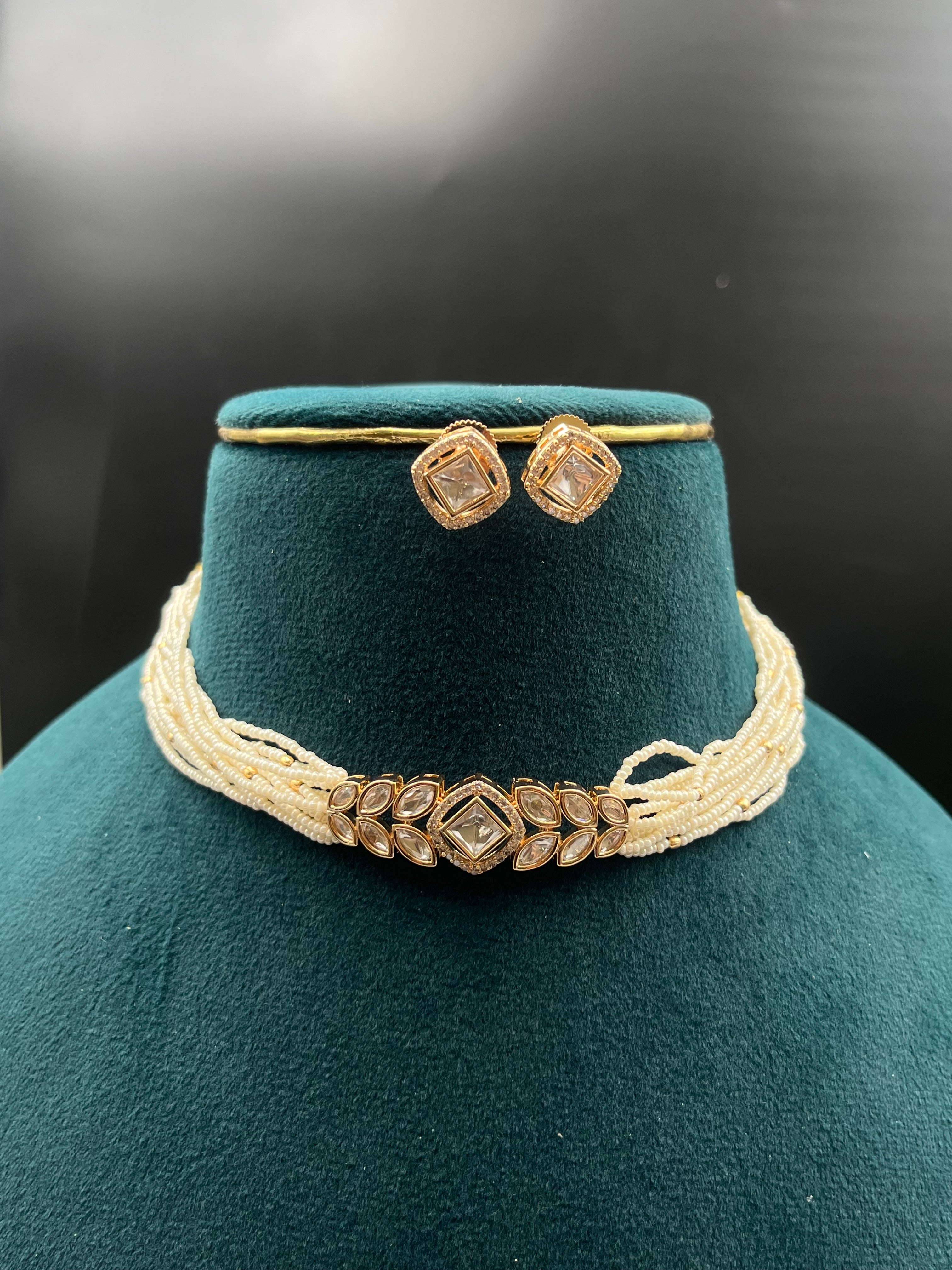 GUNJAN NECKLACE