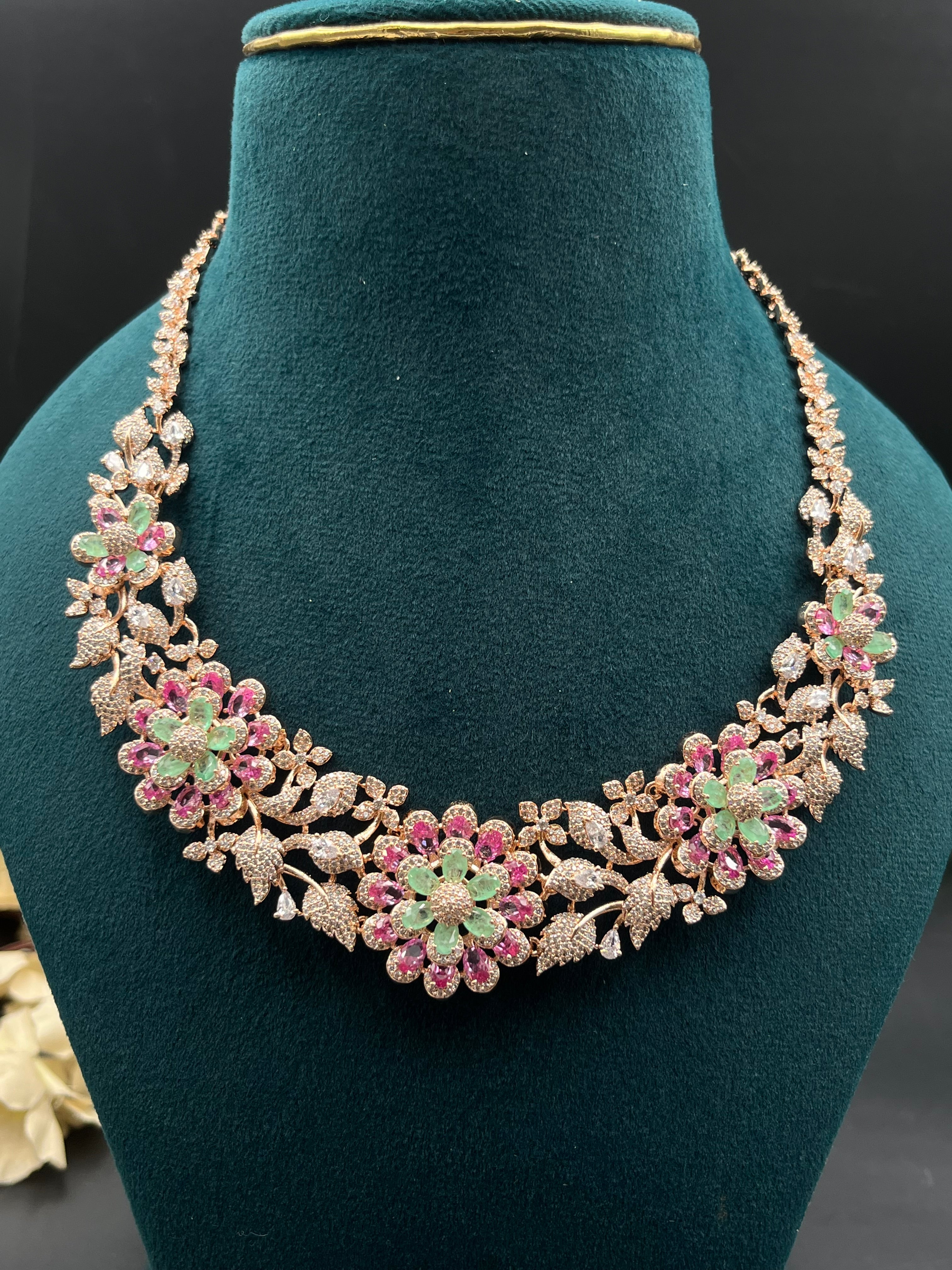 SES NECKLACE