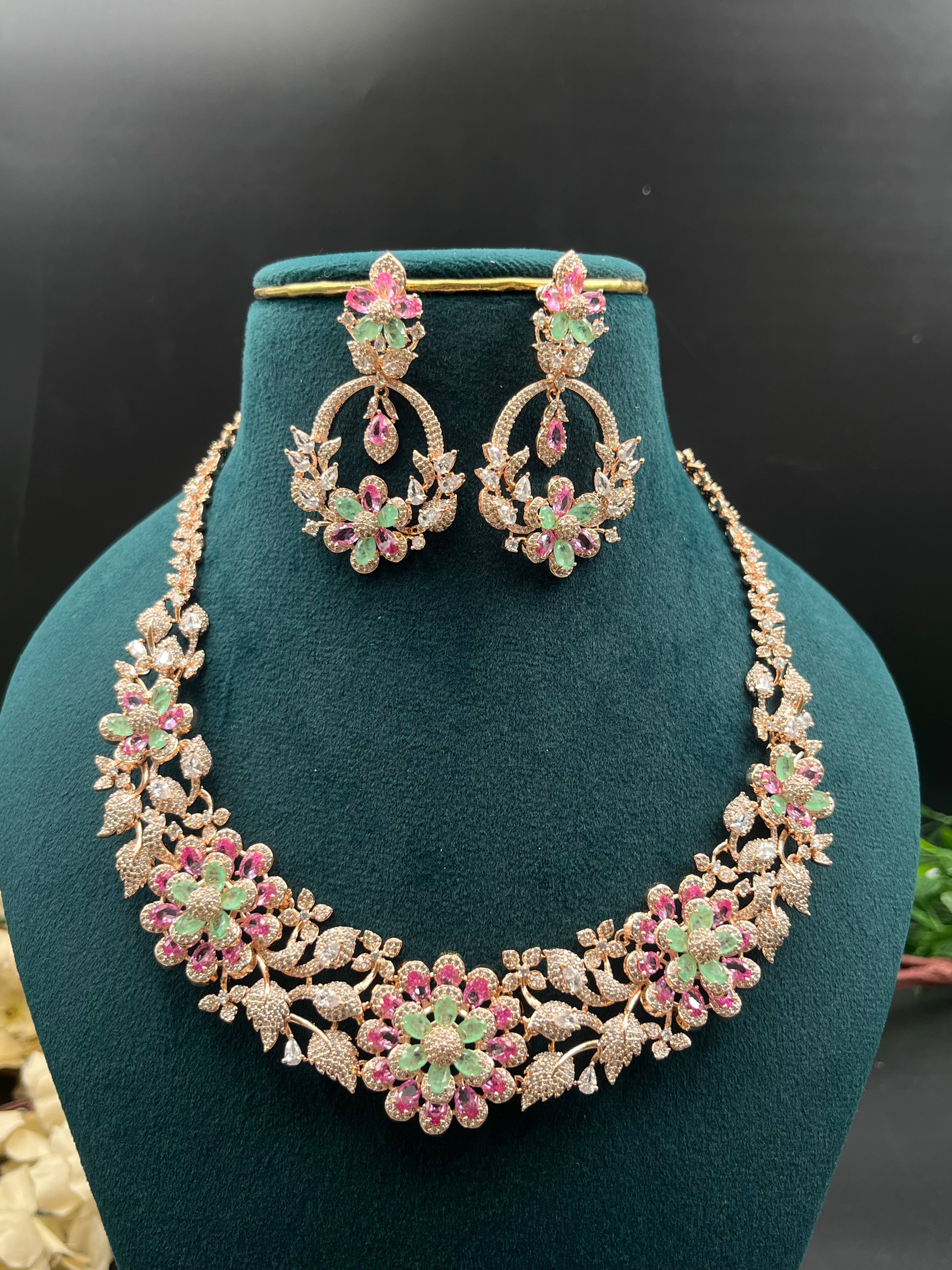 SES NECKLACE