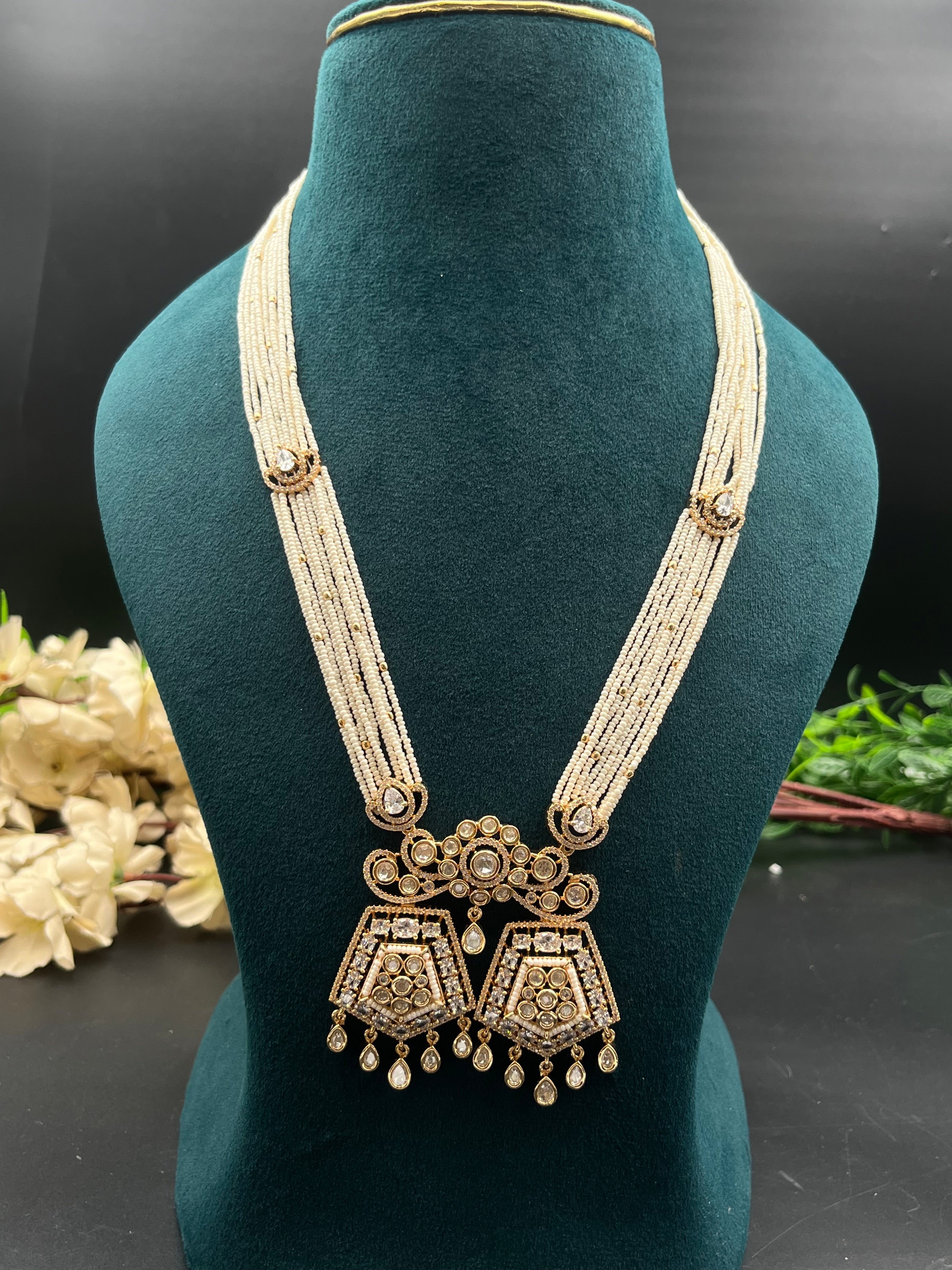 SARAS NECKLACE
