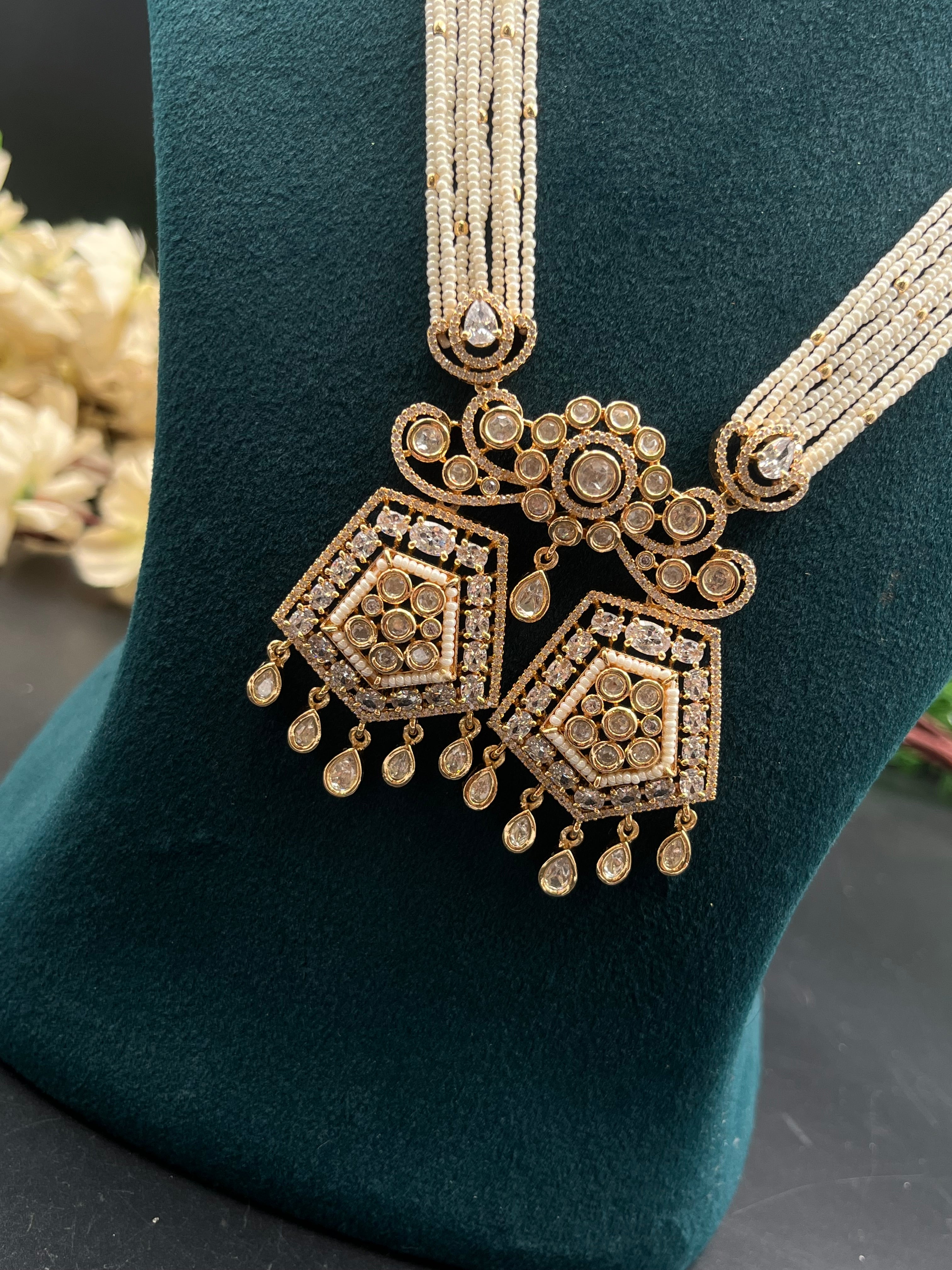 SARAS NECKLACE