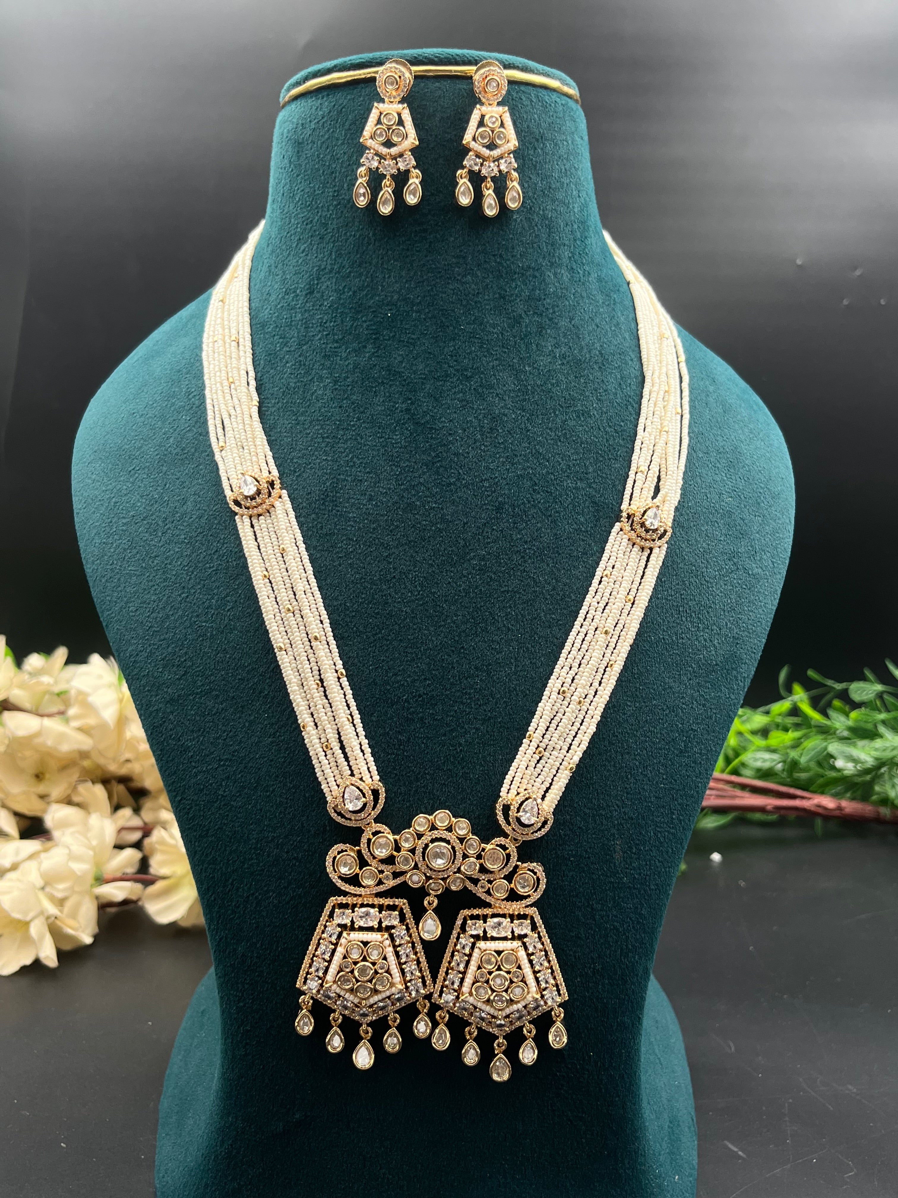 SARAS NECKLACE