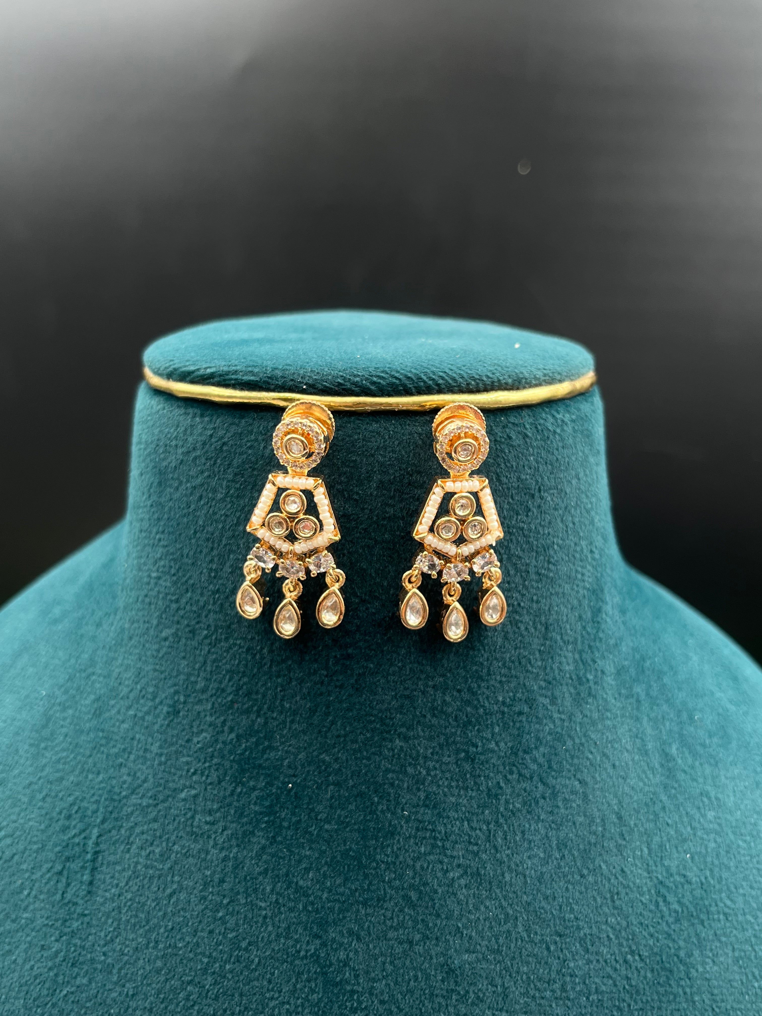 SARAS NECKLACE