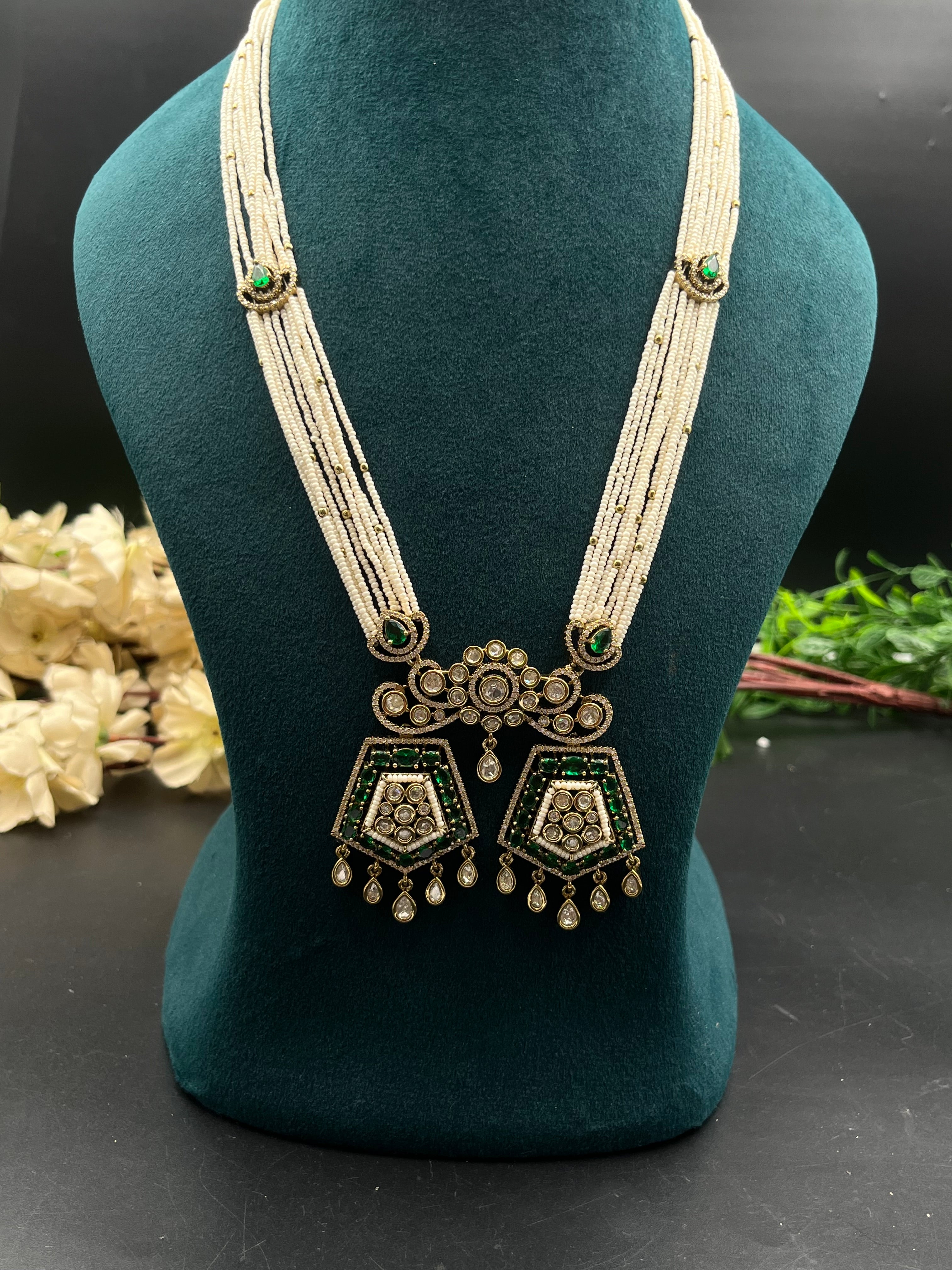 SARAS NECKLACE