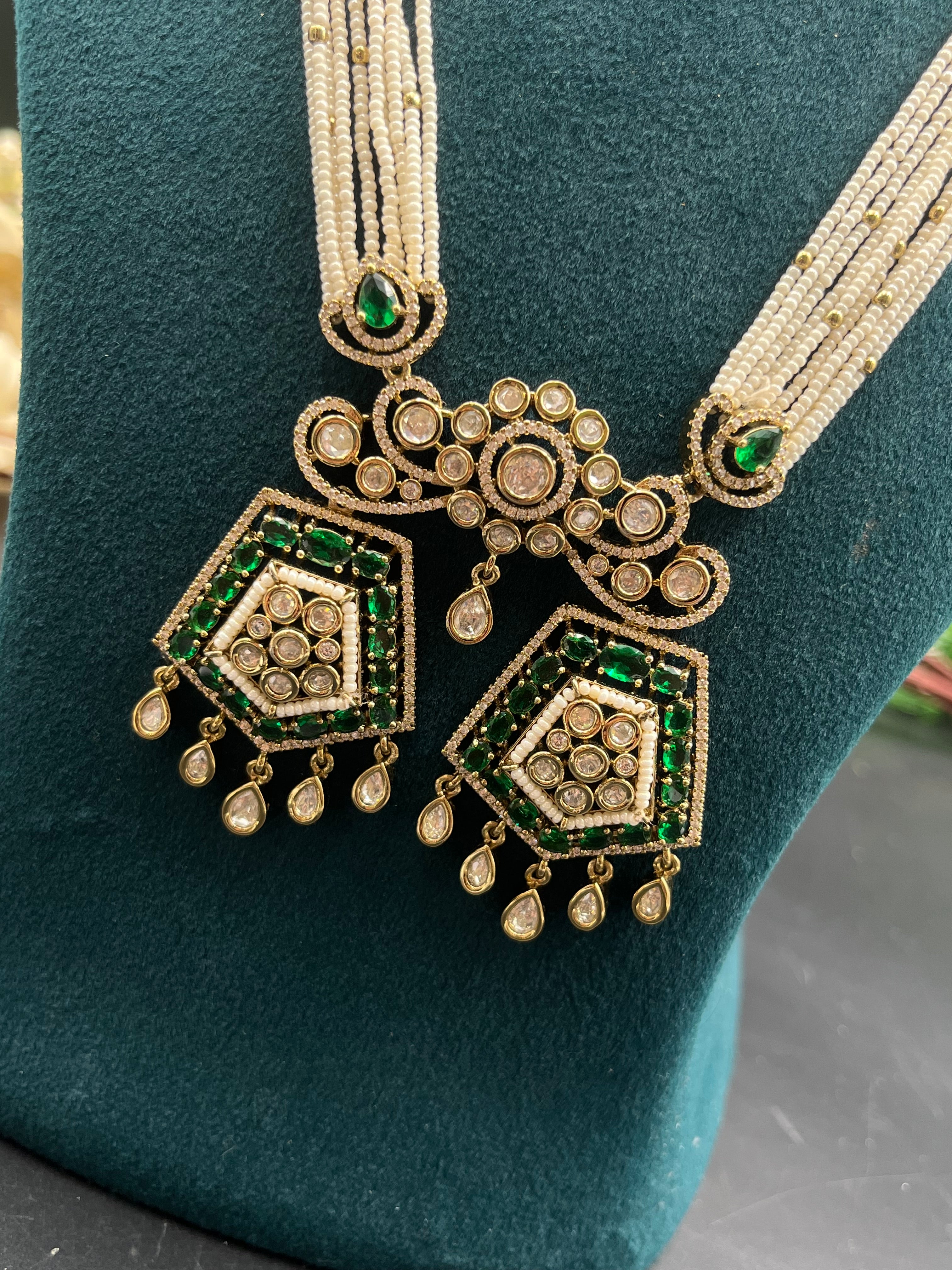 SARAS NECKLACE