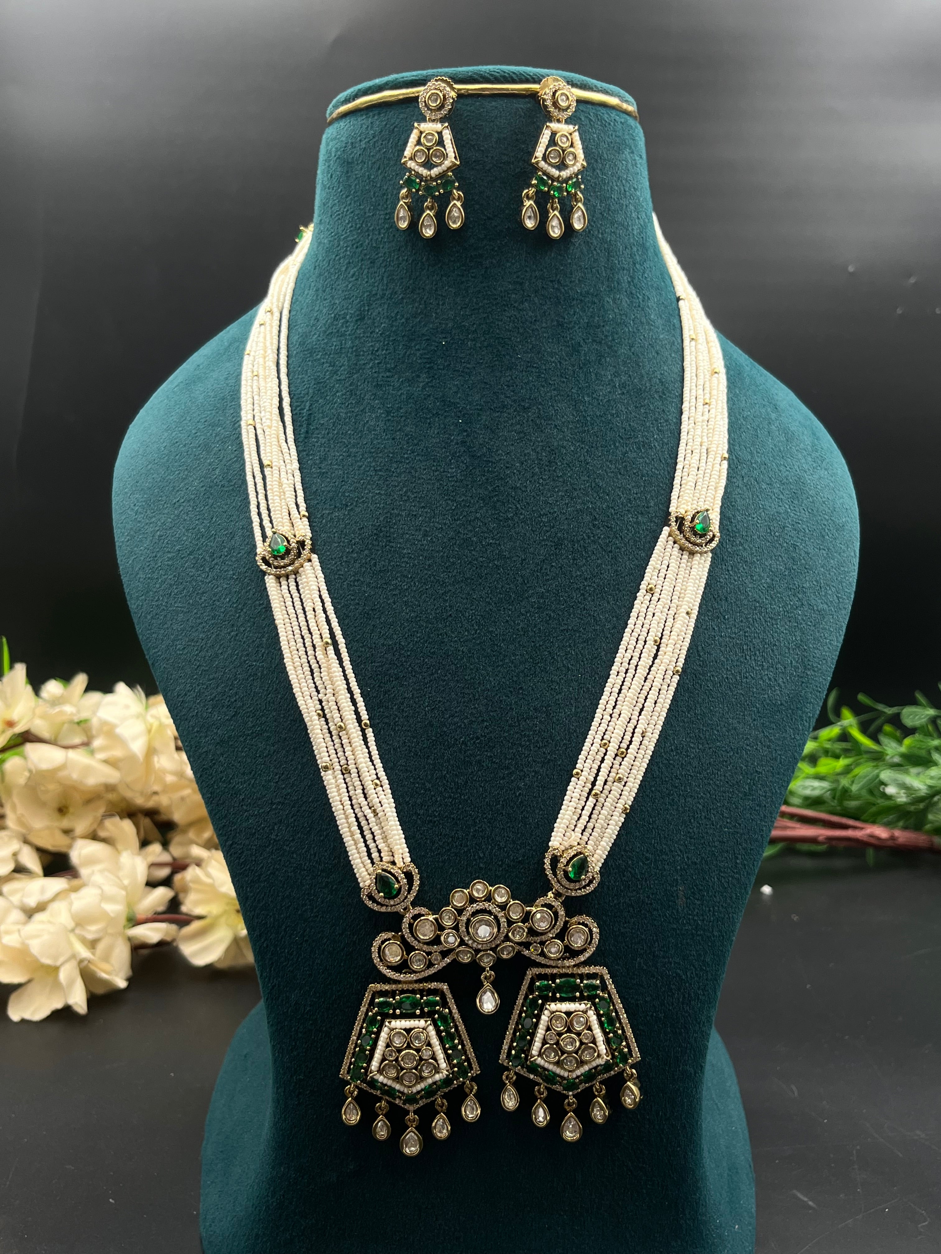 SARAS NECKLACE