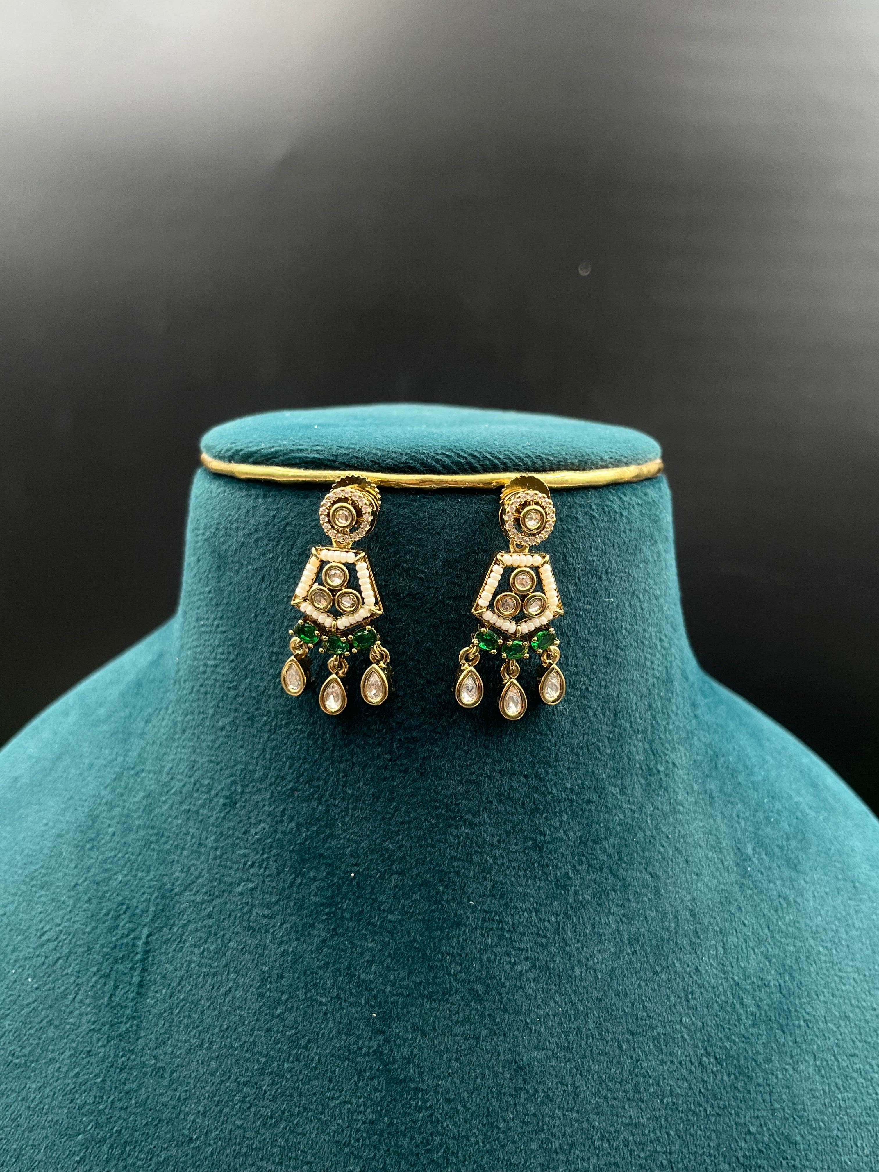 SARAS NECKLACE