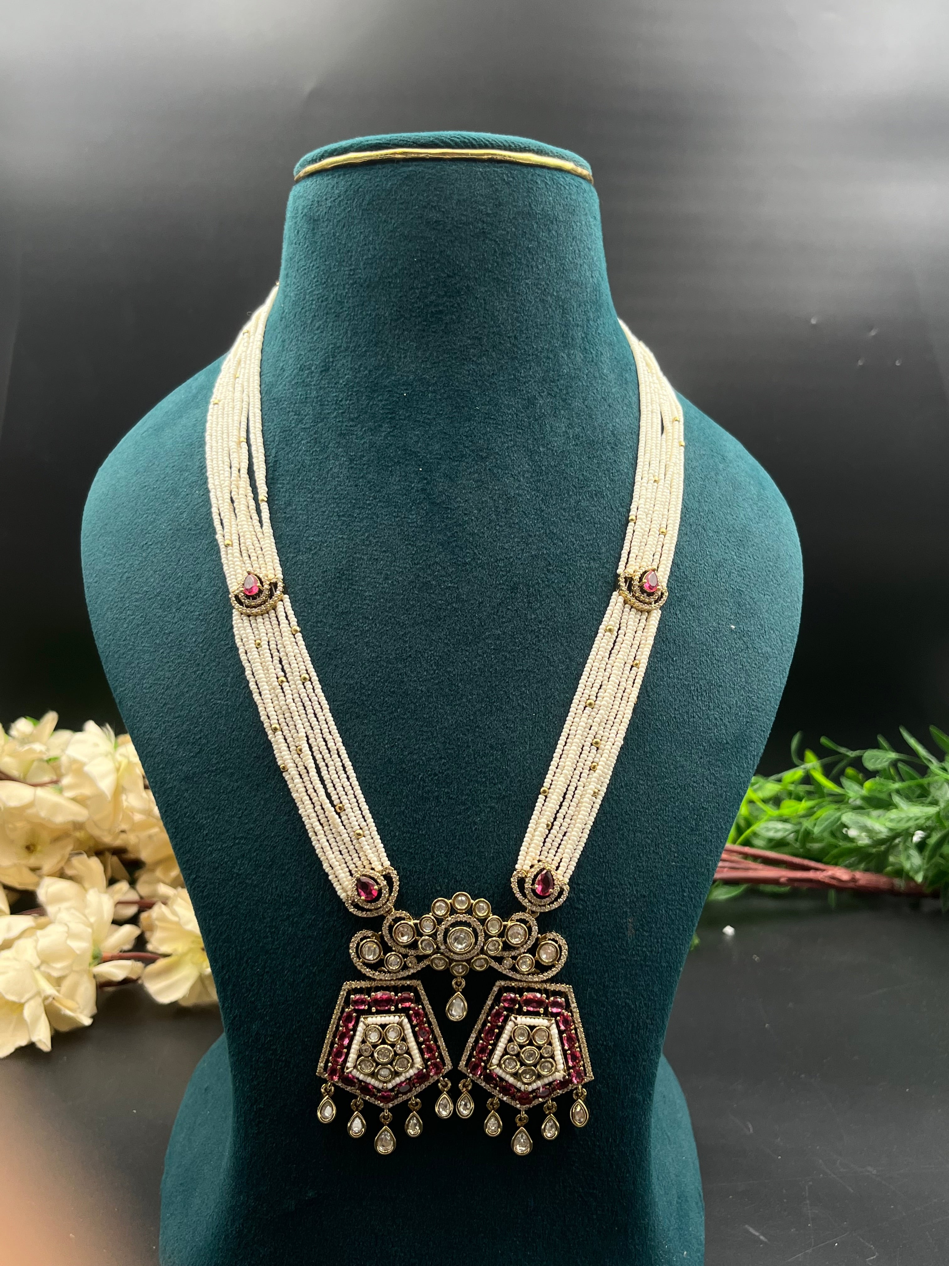 SARAS NECKLACE