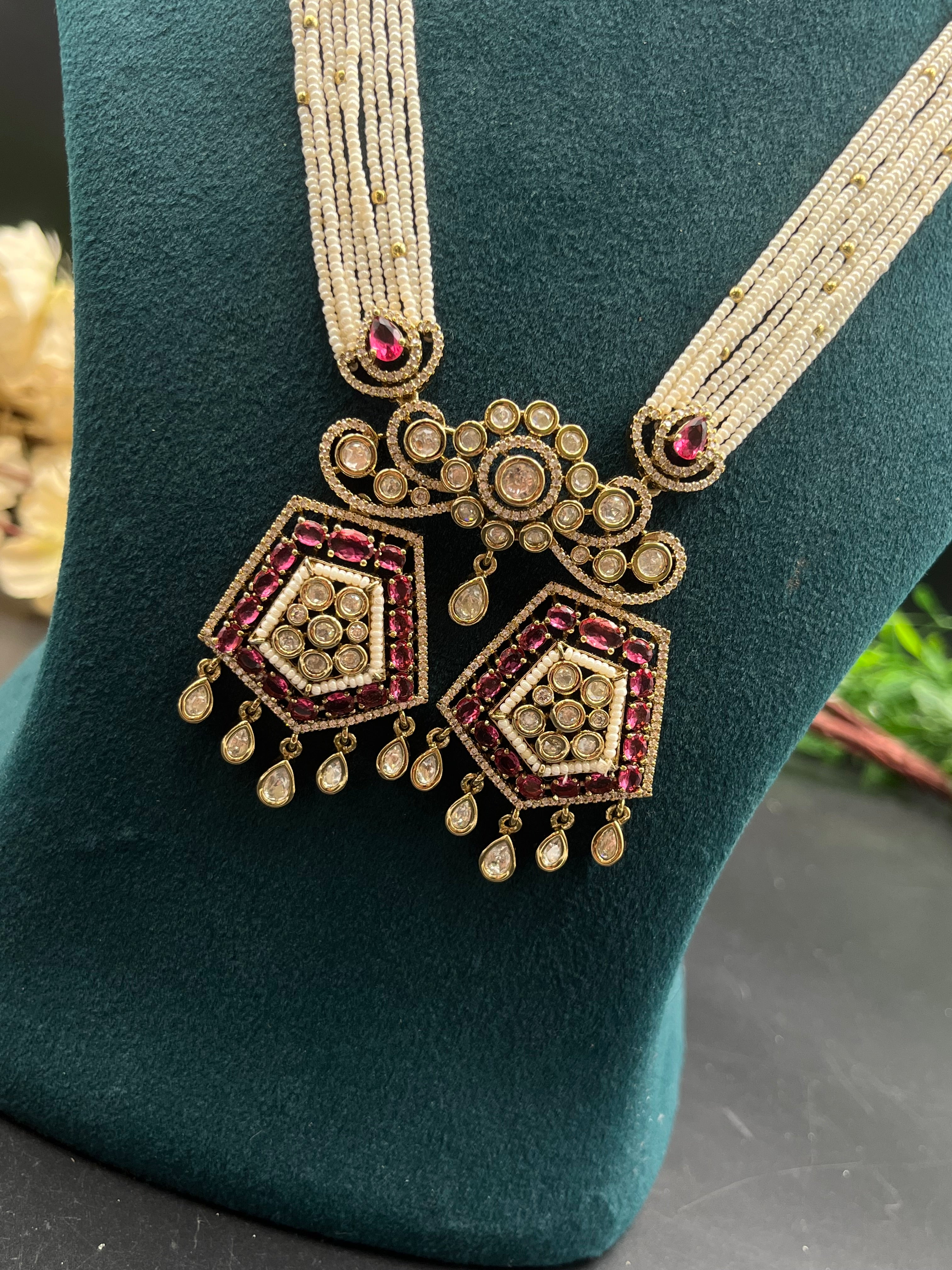 SARAS NECKLACE